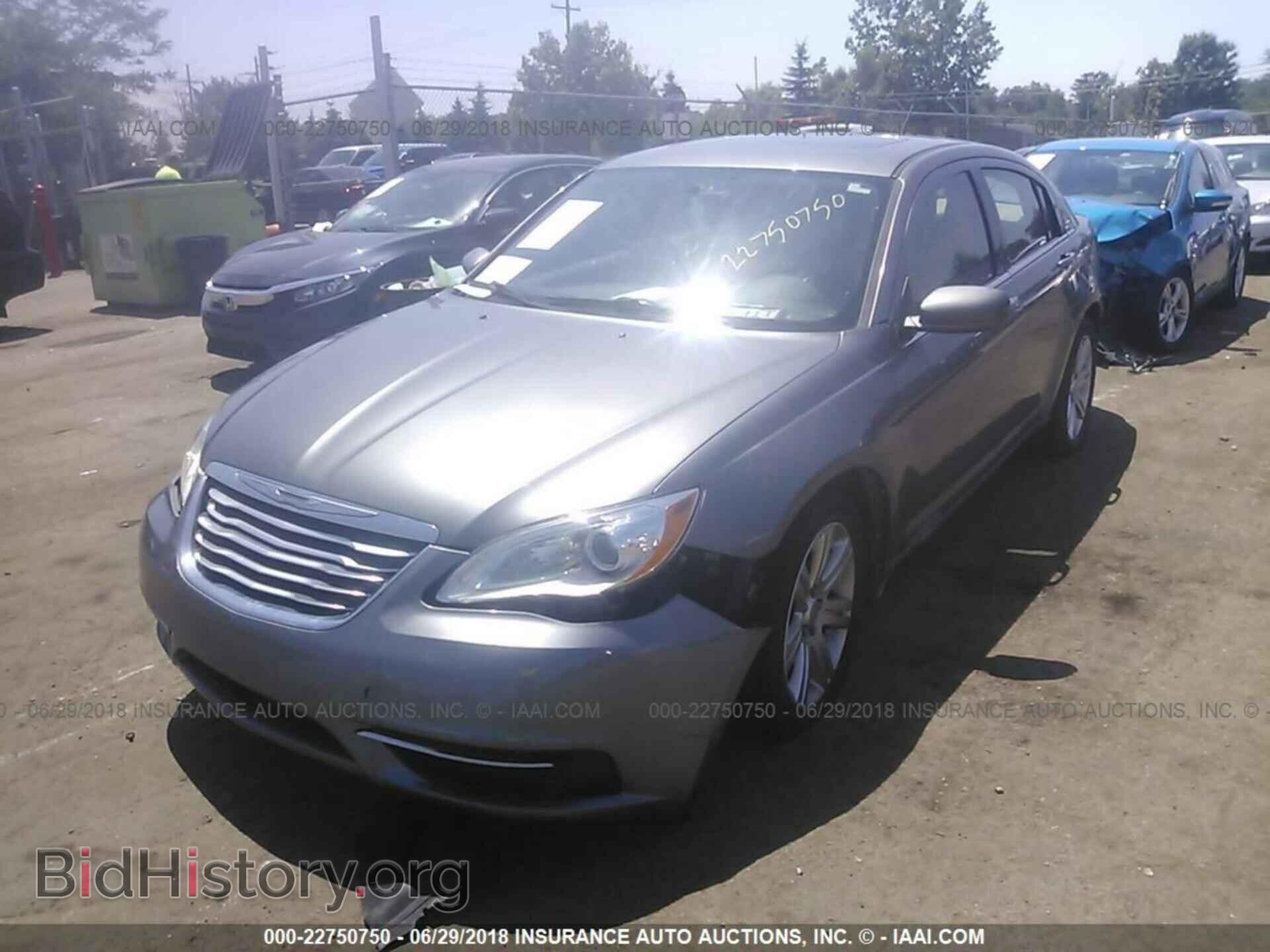 2013 Chrysler 200 - VIN: 1C3CCBBB1DN760305 - Photo 2