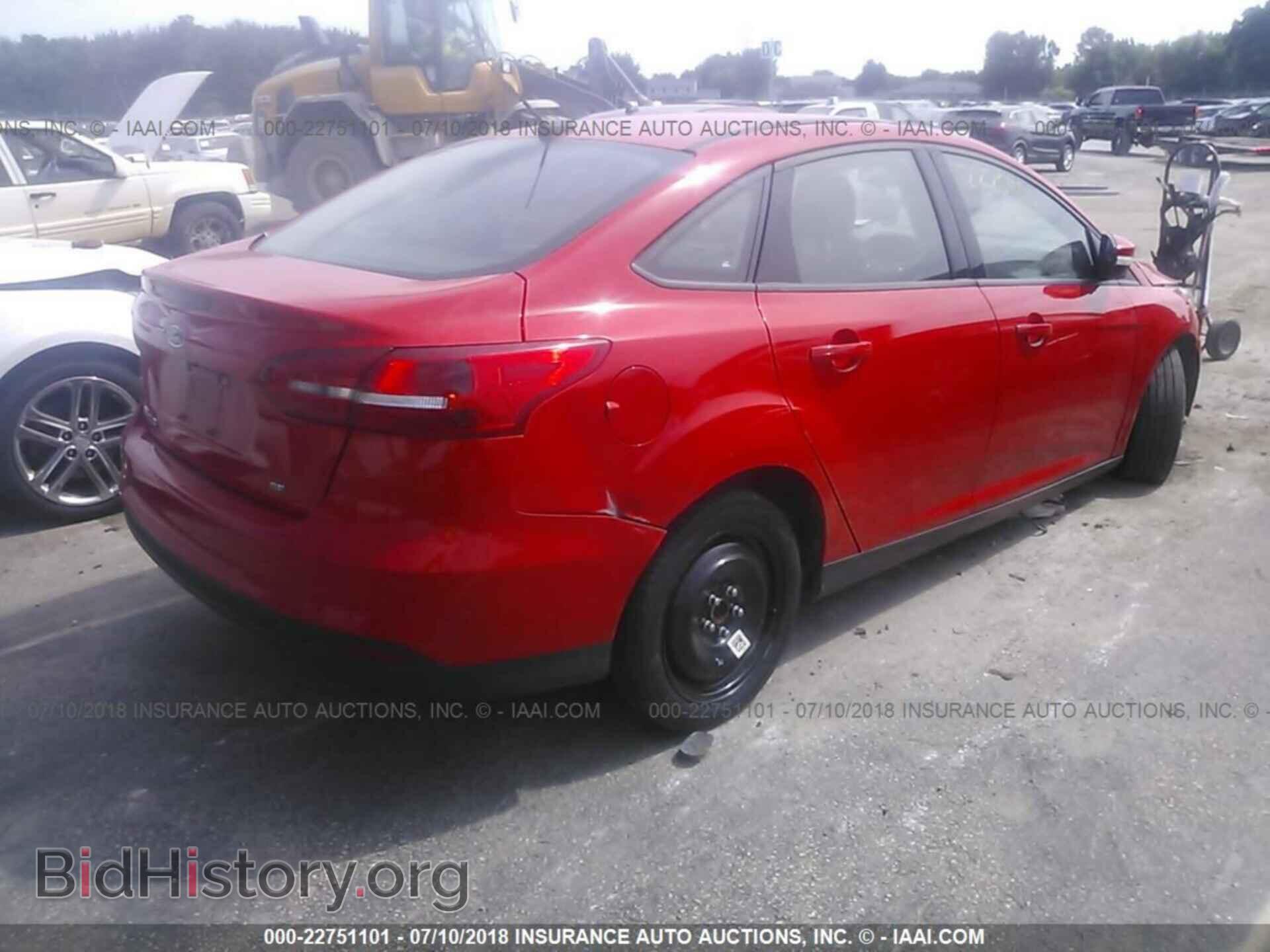 2017 Ford Focus - VIN: 1FADP3F28HL254725 - Photo 4