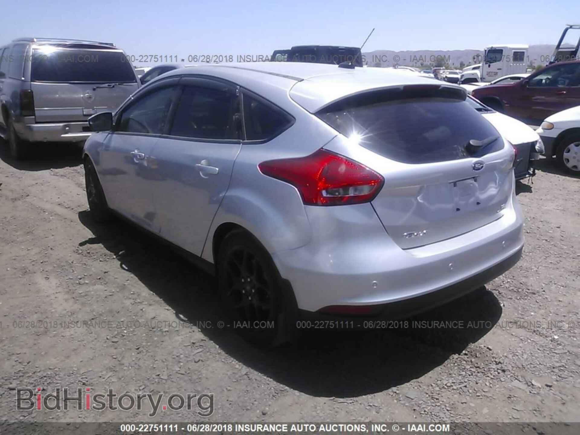 2016 Ford Focus - VIN: 1FADP3K20GL212974 - Photo 3