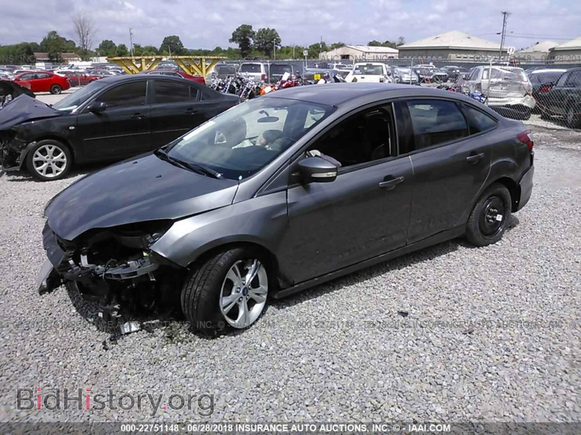 2014 Ford Focus - VIN: 1FADP3F28EL258656 - Фото 2
