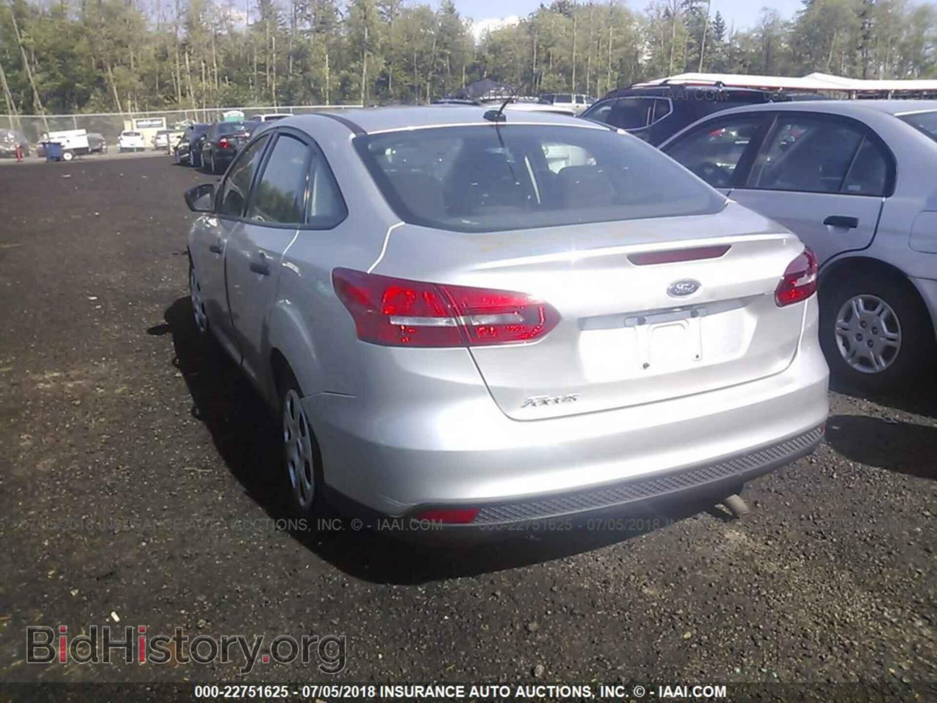 2016 Ford Focus - VIN: 1FADP3E27GL209579 - Photo 3