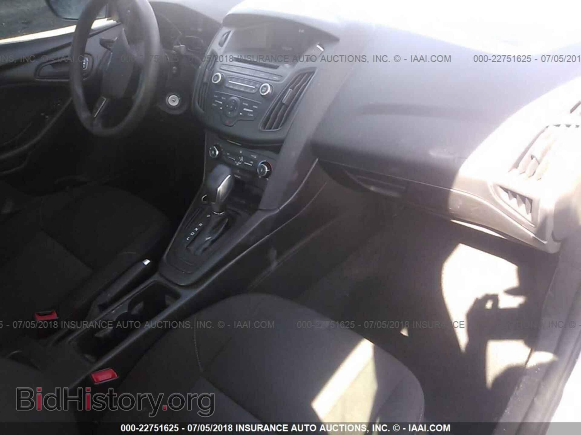 2016 Ford Focus - VIN: 1FADP3E27GL209579 - Photo 5