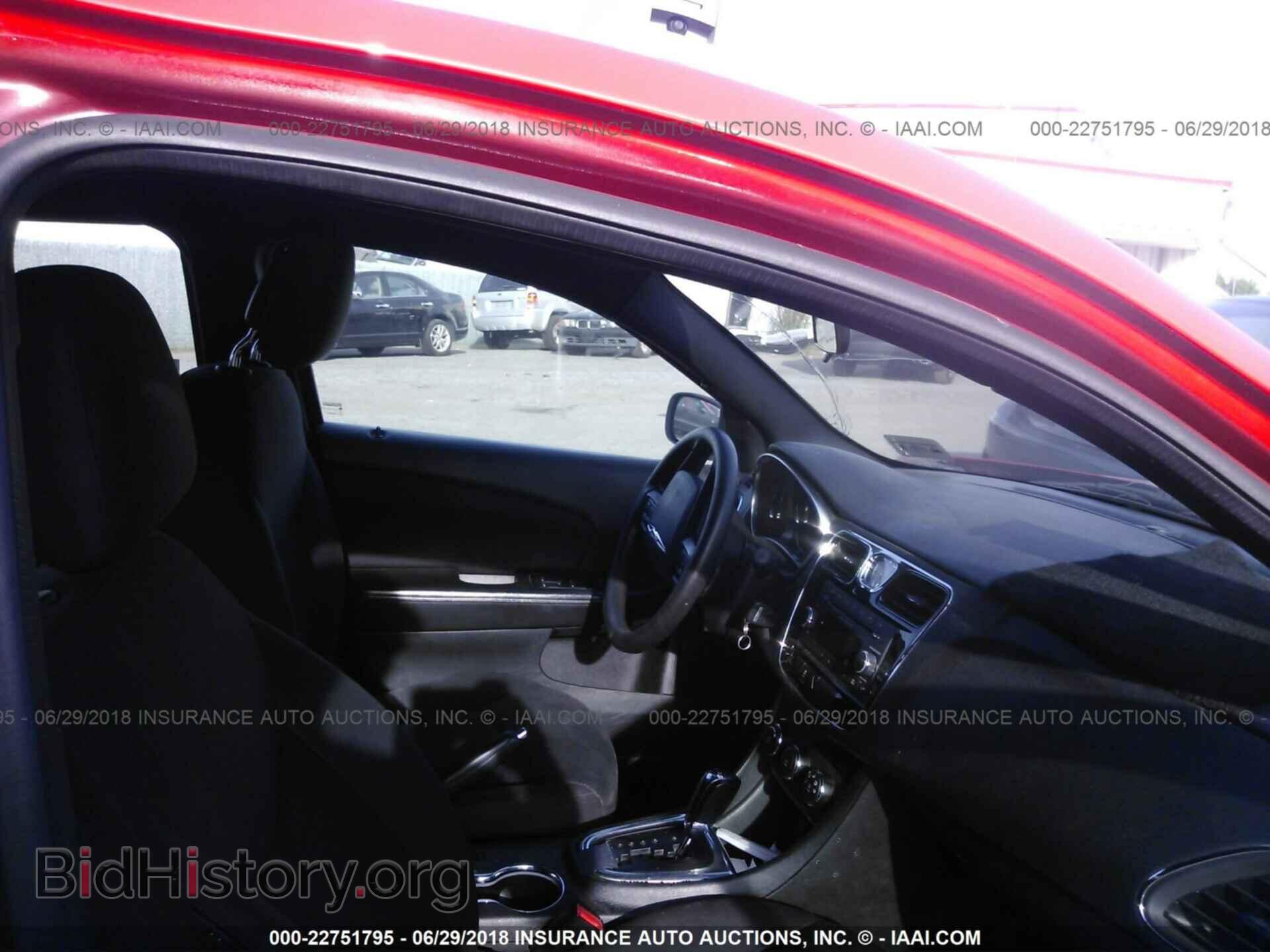 2014 Chrysler 200 - VIN: 1C3CCBAB3EN123760 - Photo 5