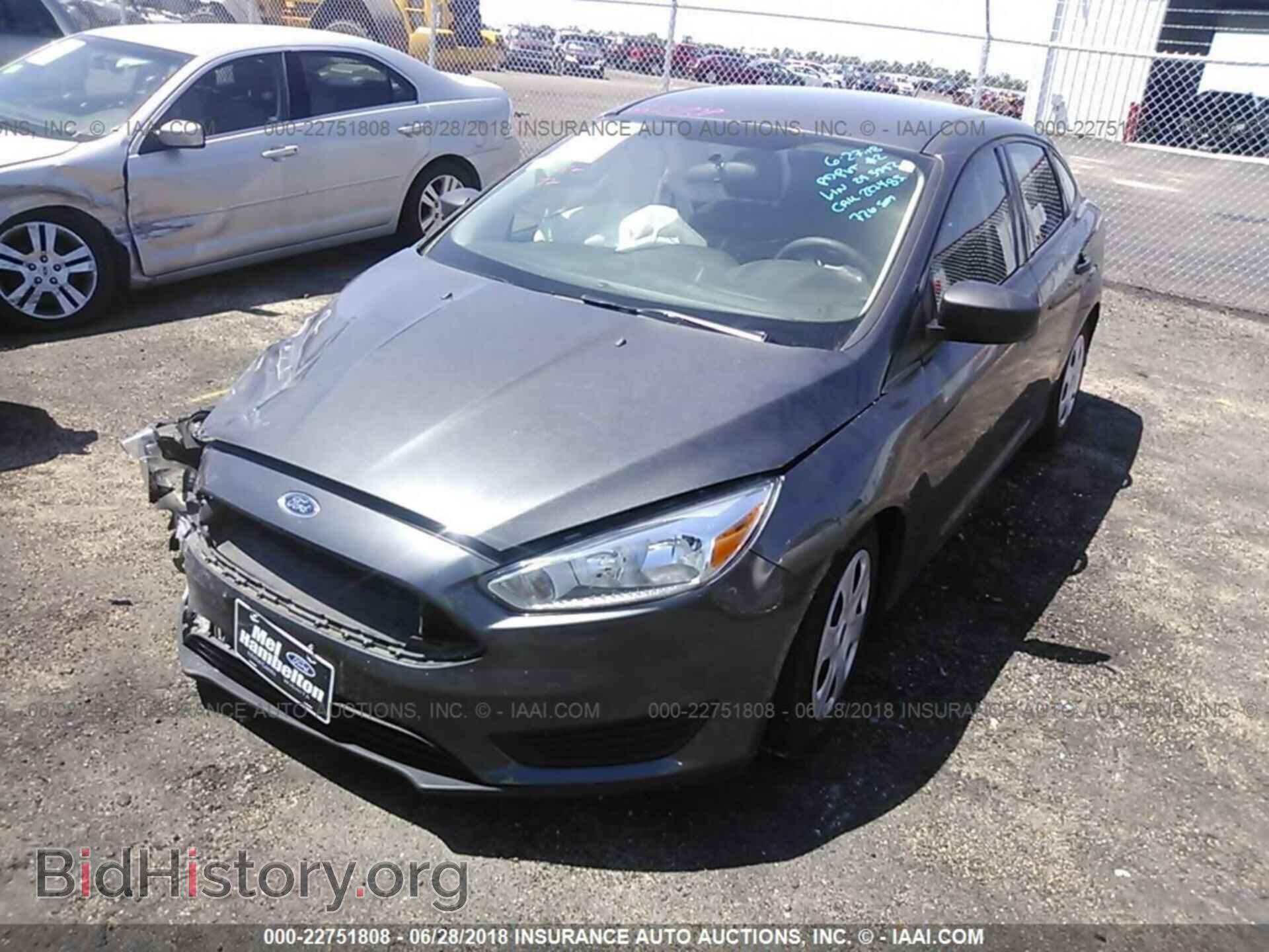 2016 Ford Focus - VIN: 1FADP3E20GL293552 - Photo 2