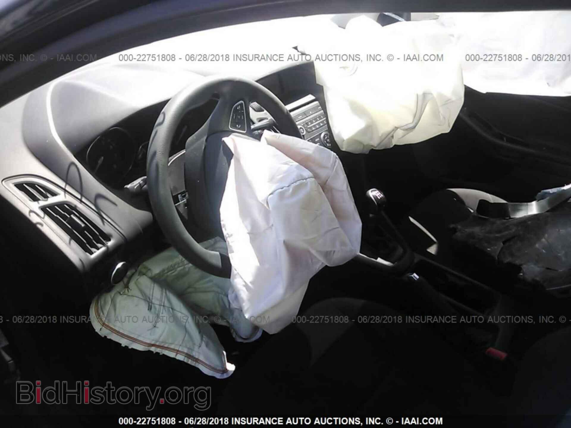2016 Ford Focus - VIN: 1FADP3E20GL293552 - Photo 5