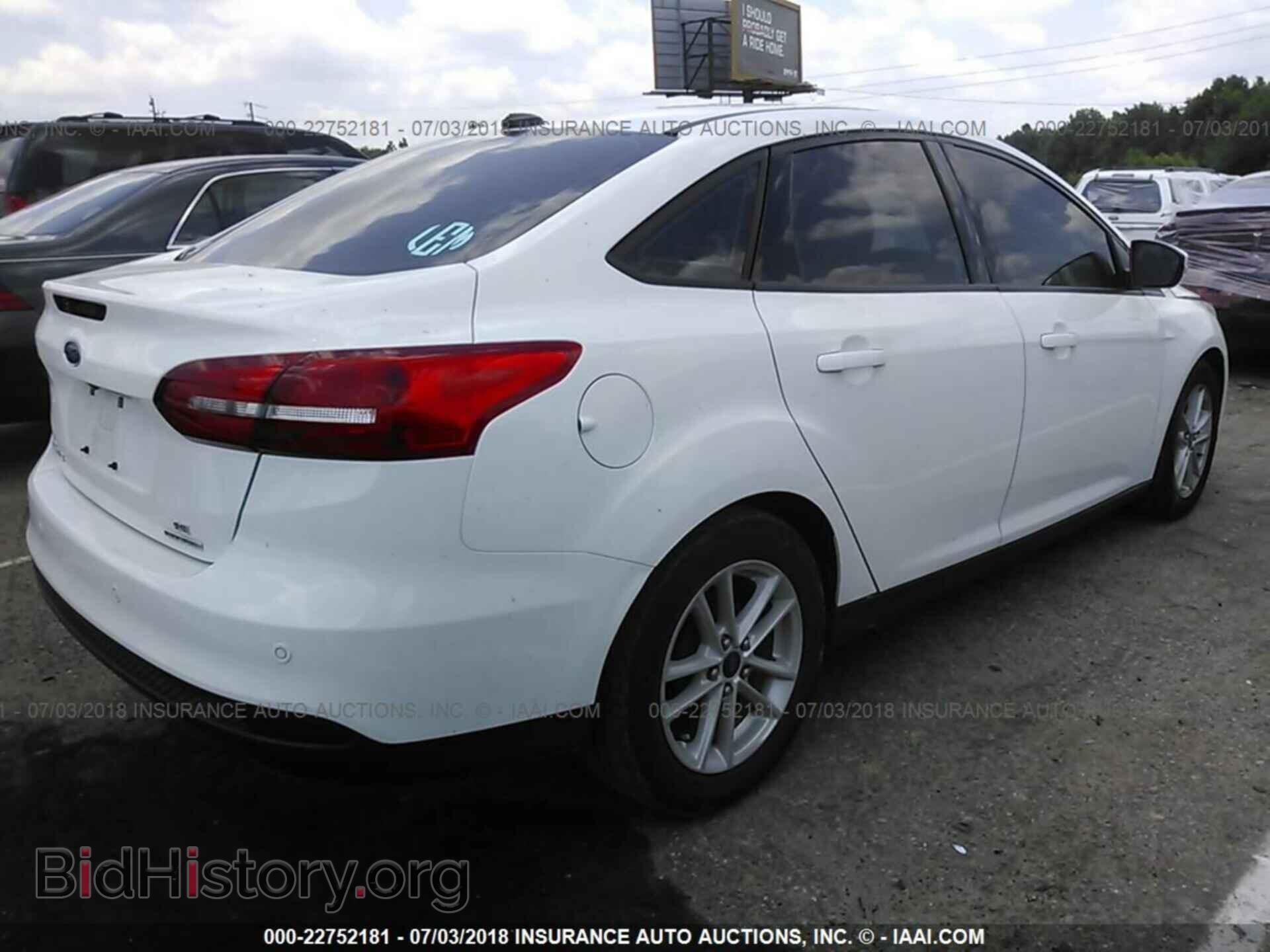 2016 Ford Focus - VIN: 1FADP3F22GL266108 - Фото 4