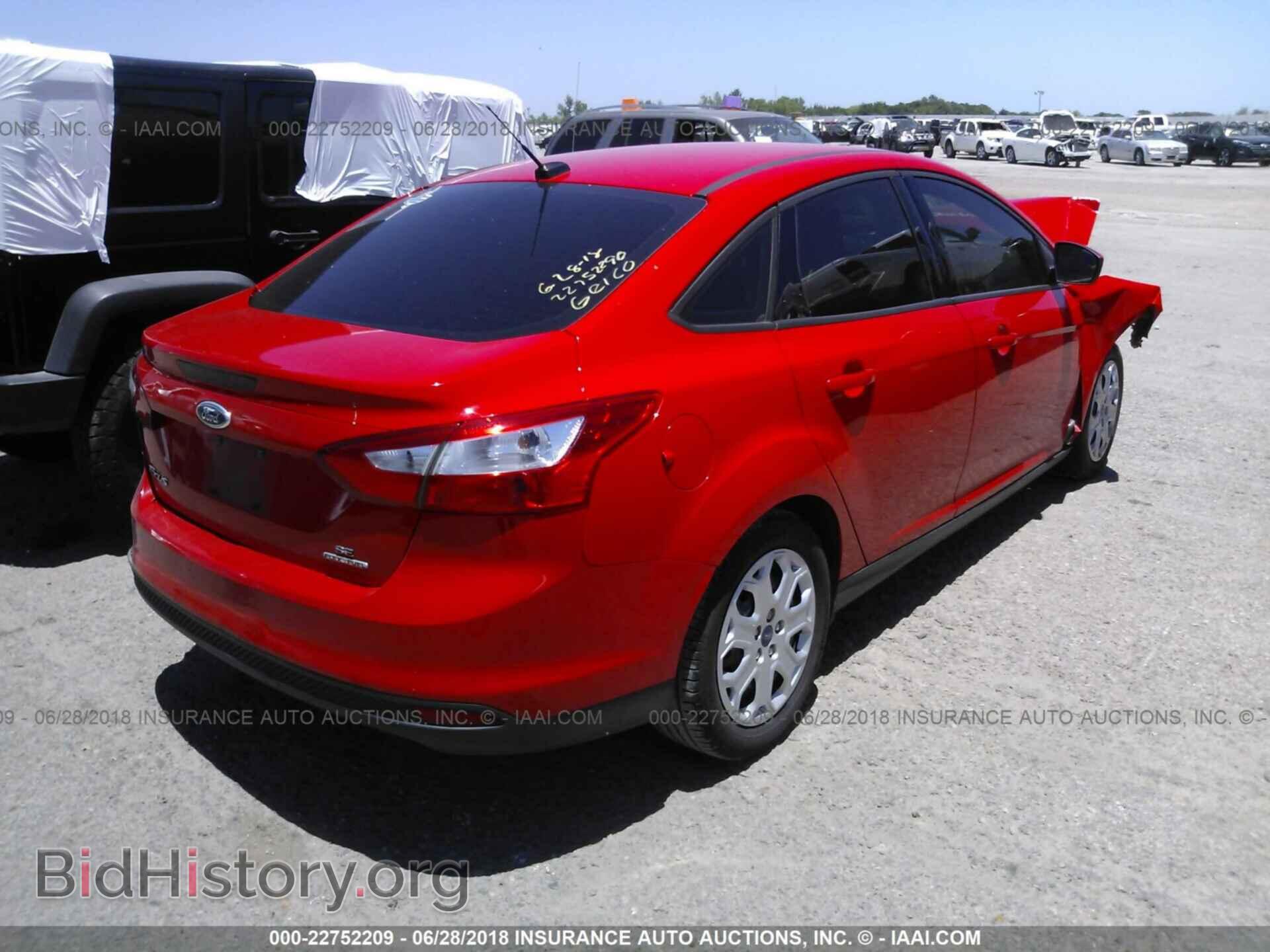 2012 Ford Focus - VIN: 1FAHP3F22CL382694 - Photo 4