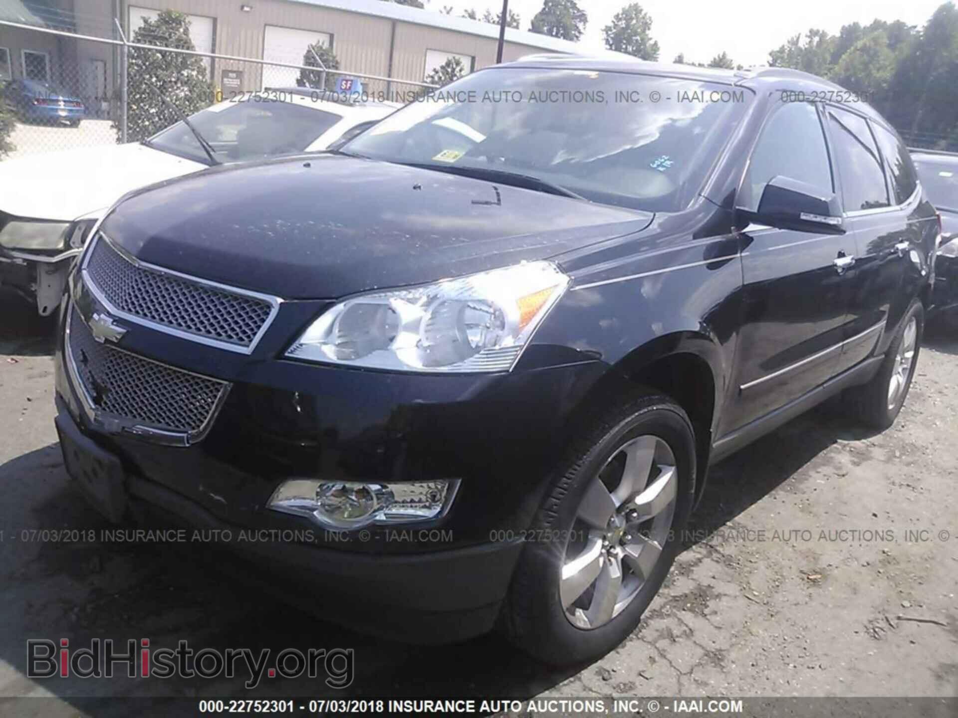 2012 Chevrolet Traverse - VIN: 1GNKRLED8CJ302024 - Фото 2