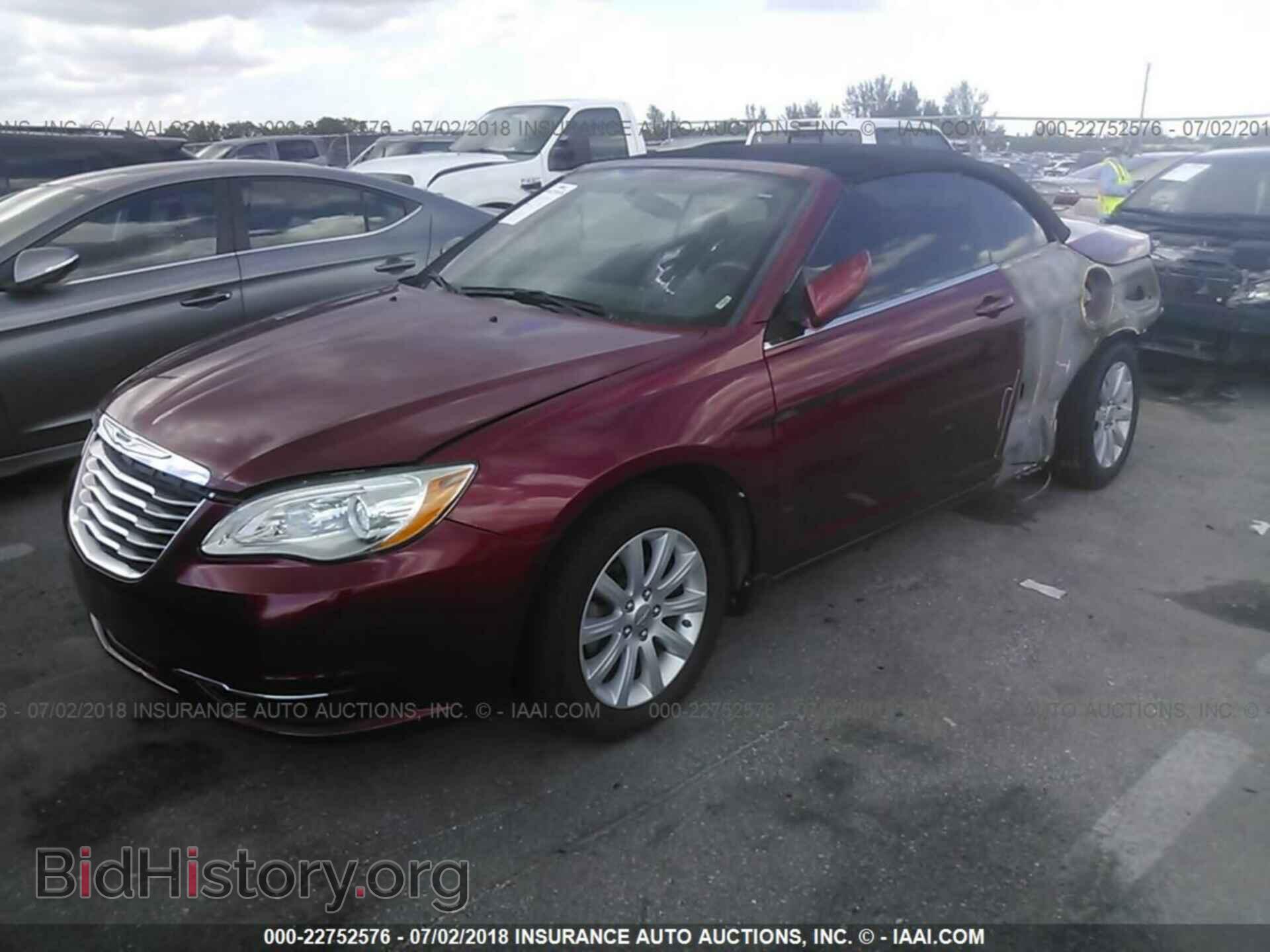 2013 Chrysler 200 - VIN: 1C3BCBEB7DN560147 - Фото 2