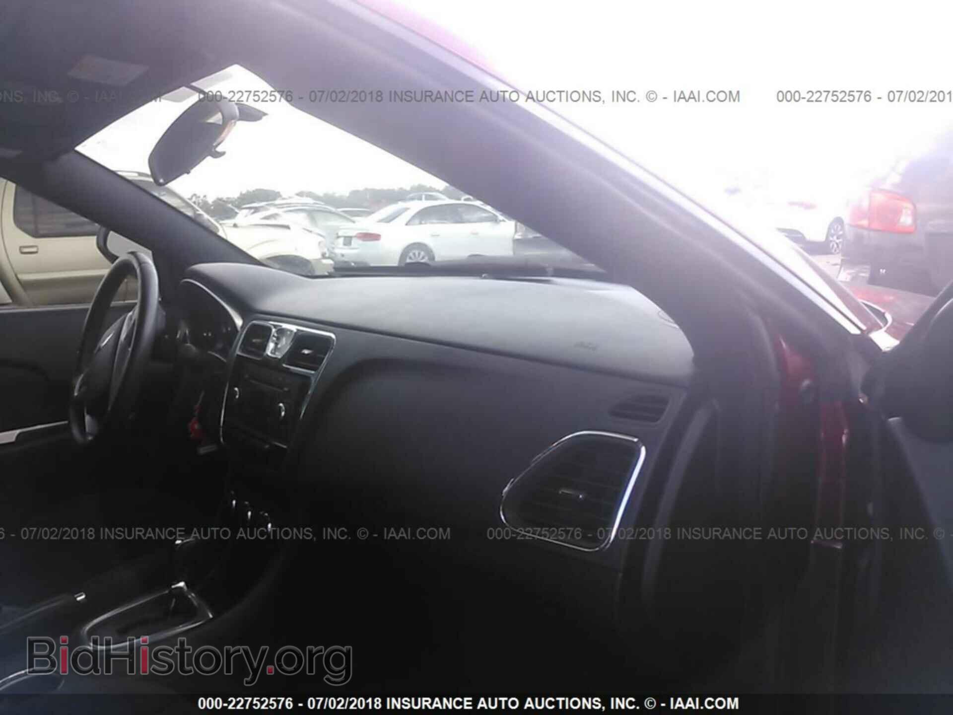 2013 Chrysler 200 - VIN: 1C3BCBEB7DN560147 - Фото 5