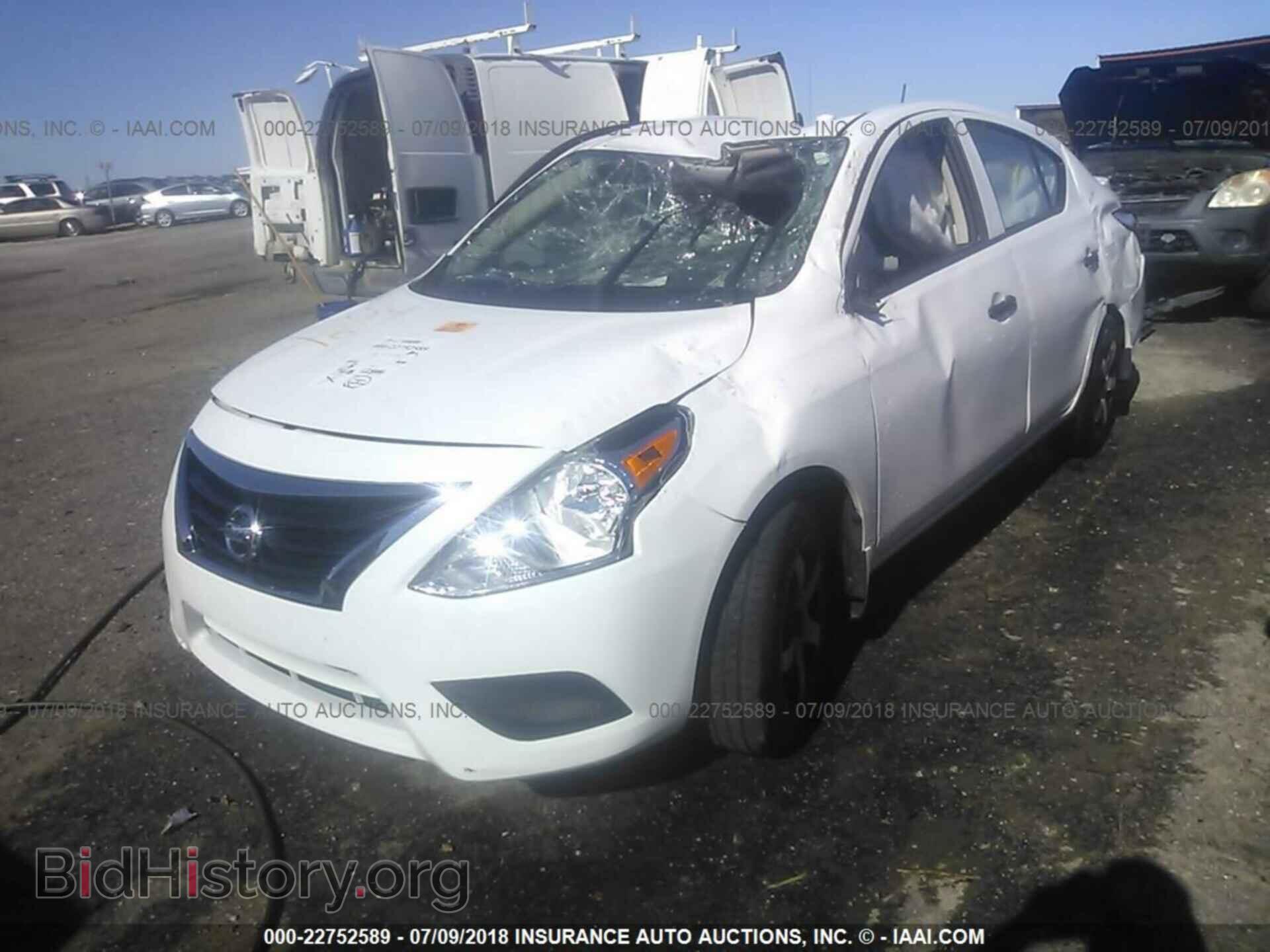 2017 Nissan Versa - VIN: 3N1CN7AP1HL807521 - Фото 2