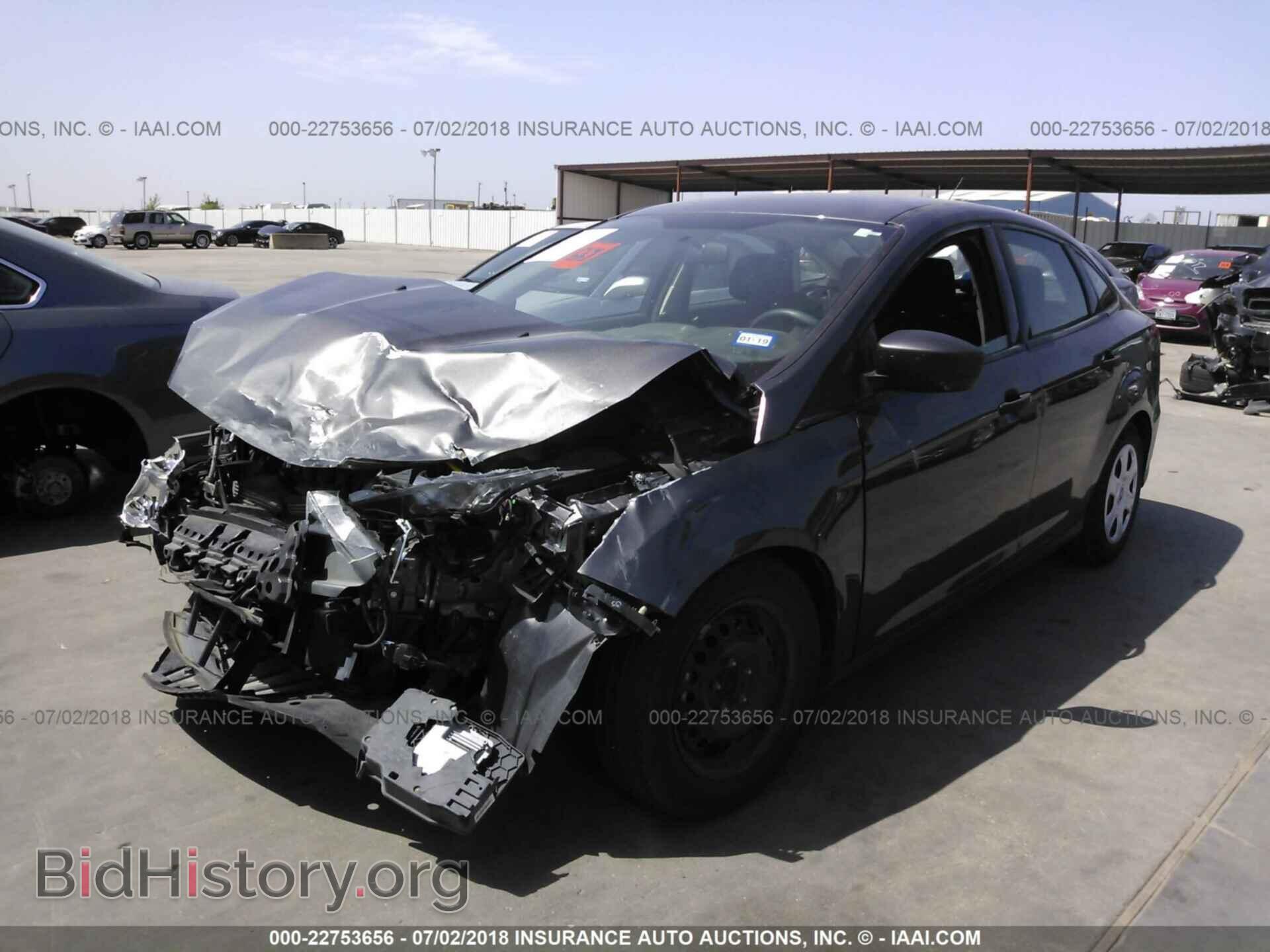 2016 Ford Focus - VIN: 1FADP3E22GL220912 - Photo 2