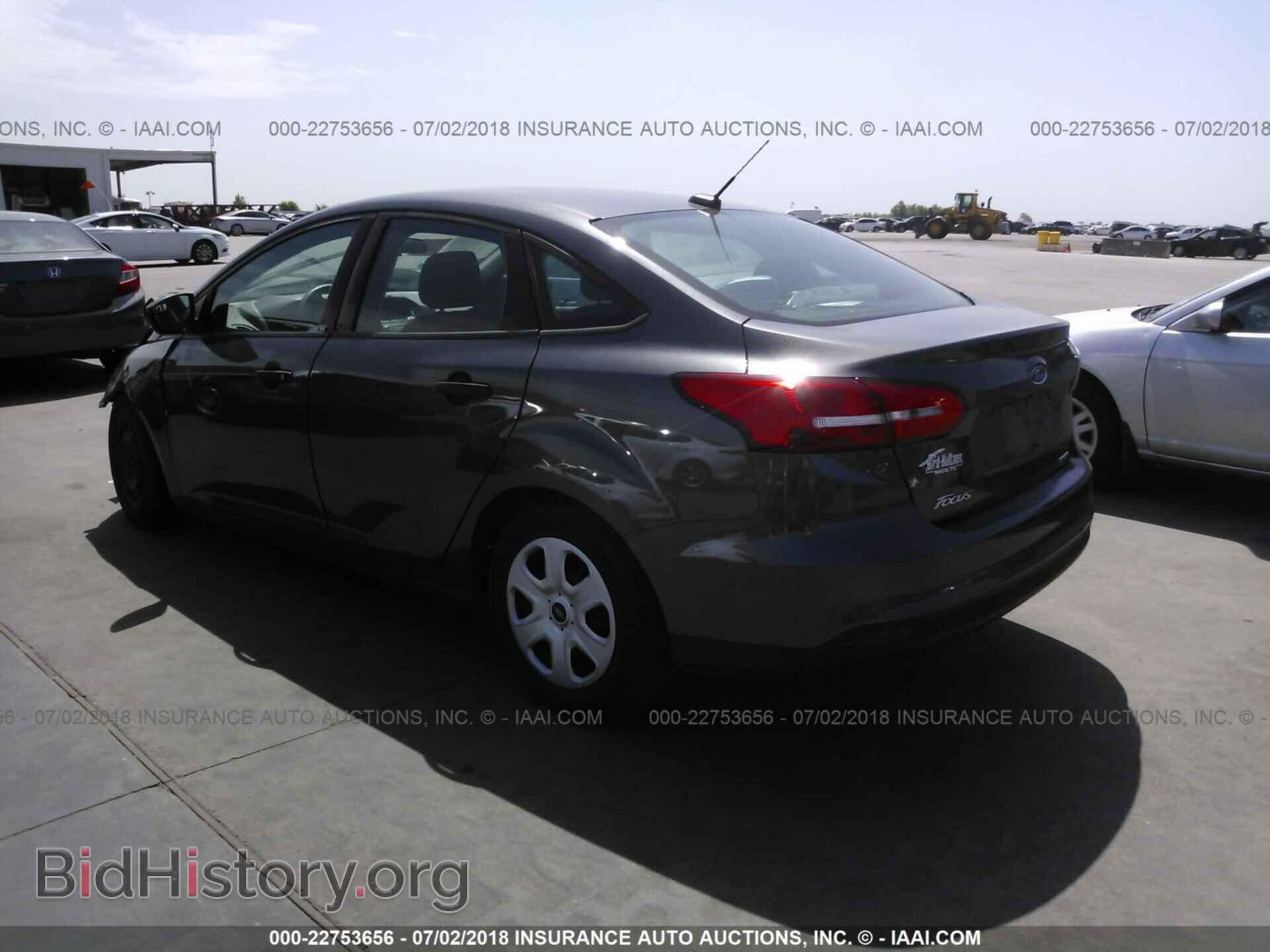 2016 Ford Focus - VIN: 1FADP3E22GL220912 - Photo 3