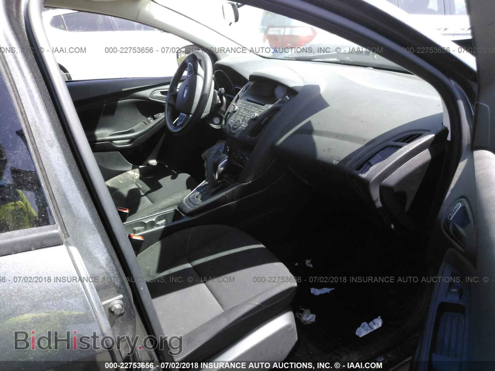 2016 Ford Focus - VIN: 1FADP3E22GL220912 - Photo 5