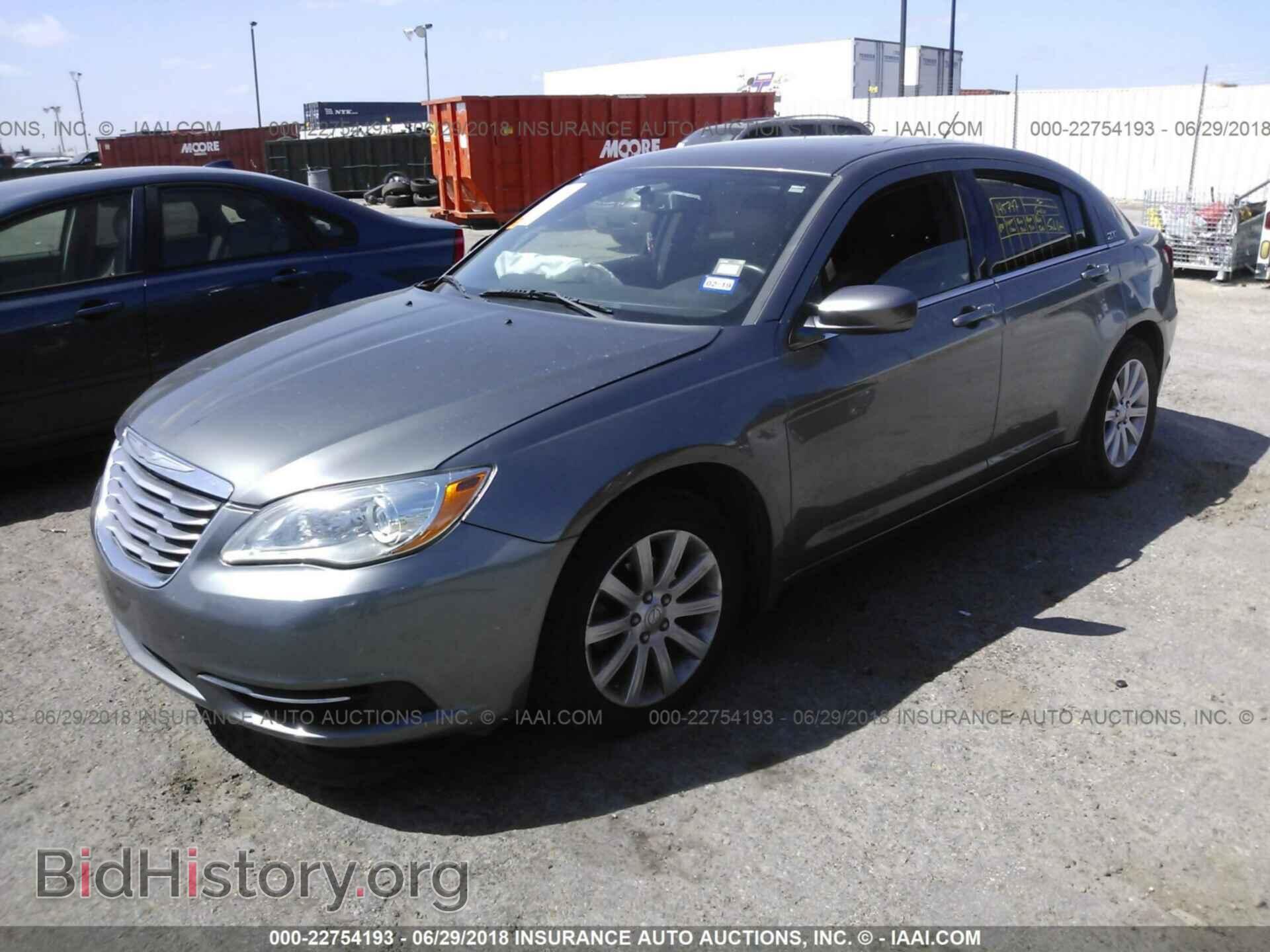 2013 Chrysler 200 - VIN: 1C3CCBBB9DN577685 - Photo 2