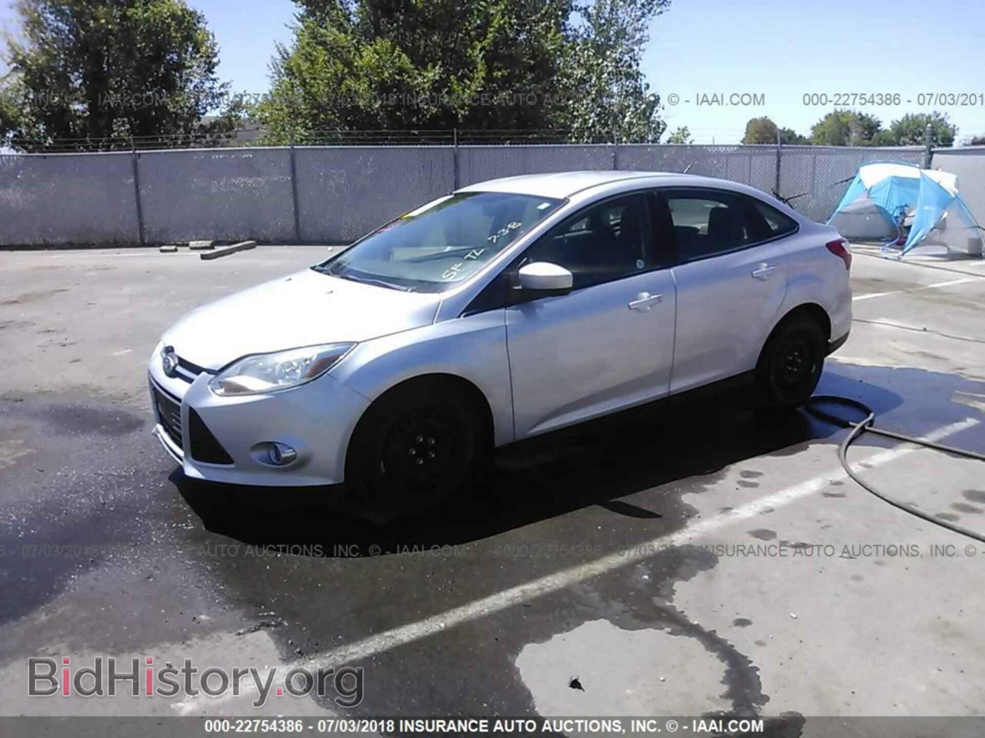 2012 Ford Focus - VIN: 1FAHP3F24CL212059 - Photo 2