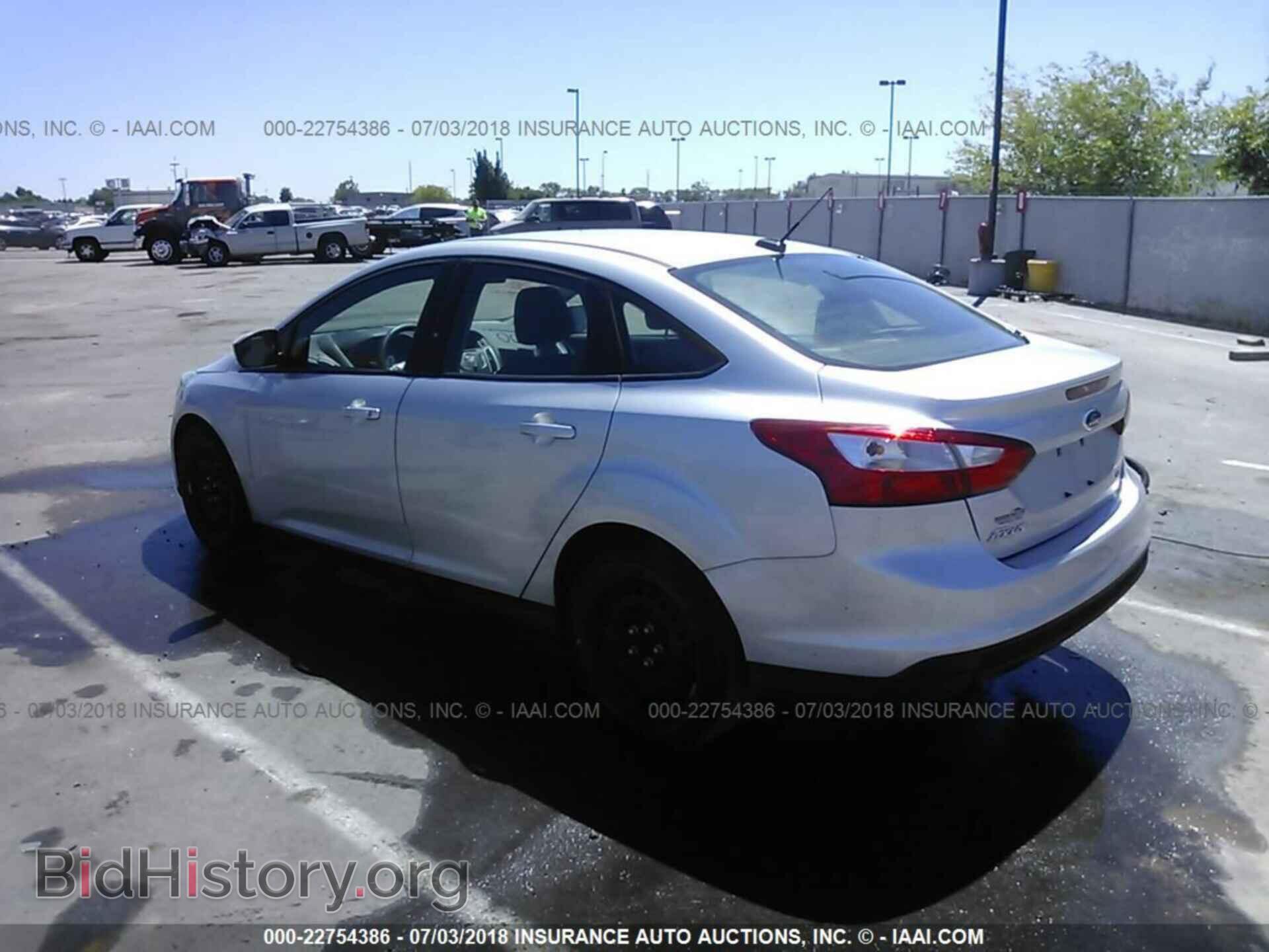 2012 Ford Focus - VIN: 1FAHP3F24CL212059 - Photo 3