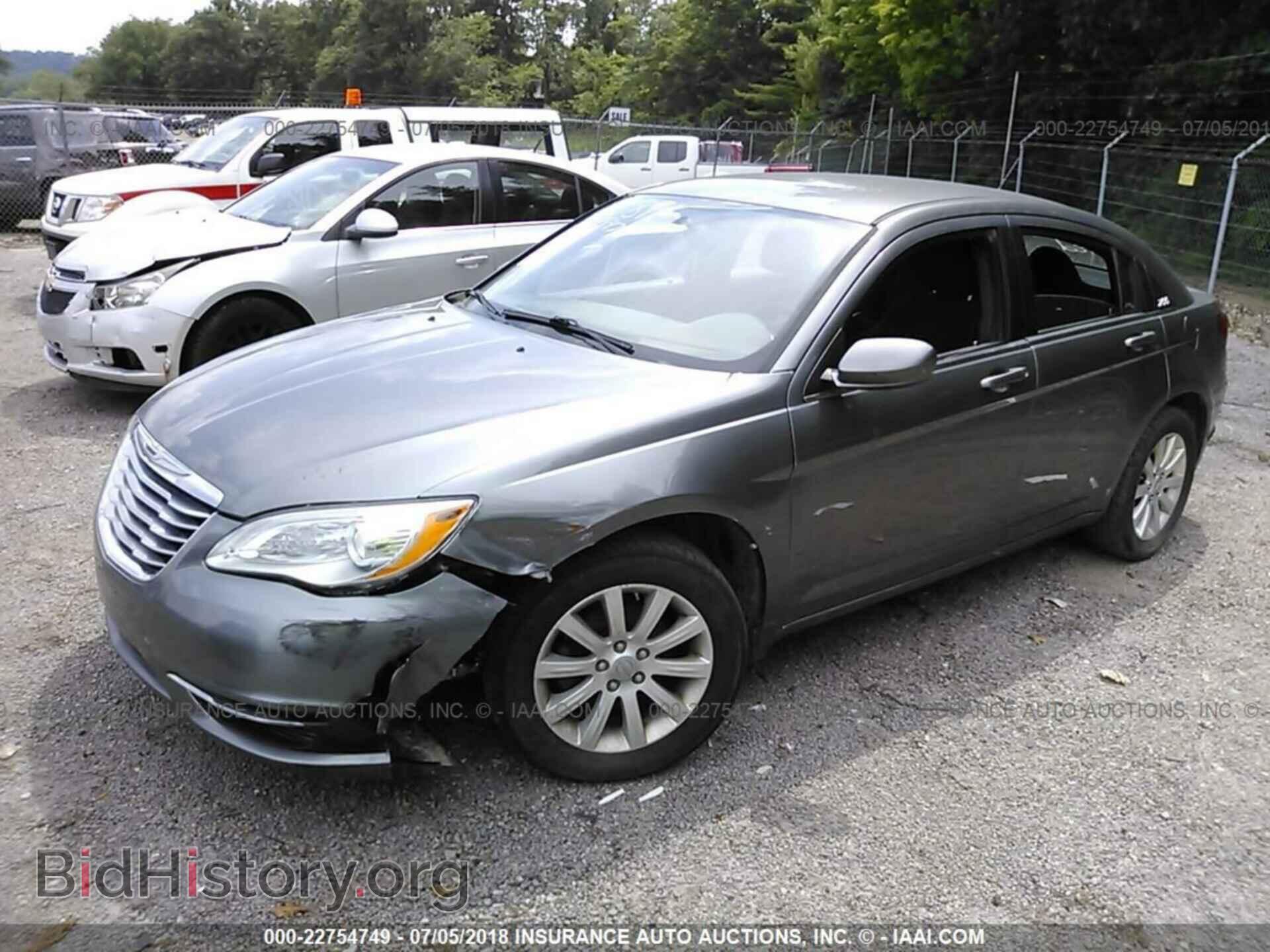 2013 Chrysler 200 - VIN: 1C3CCBBB4DN723698 - Photo 2