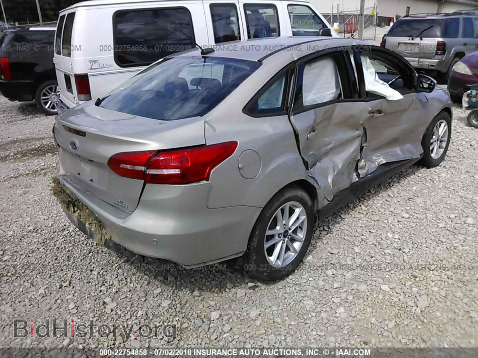2015 Ford Focus - VIN: 1FADP3F29FL379326 - Photo 4