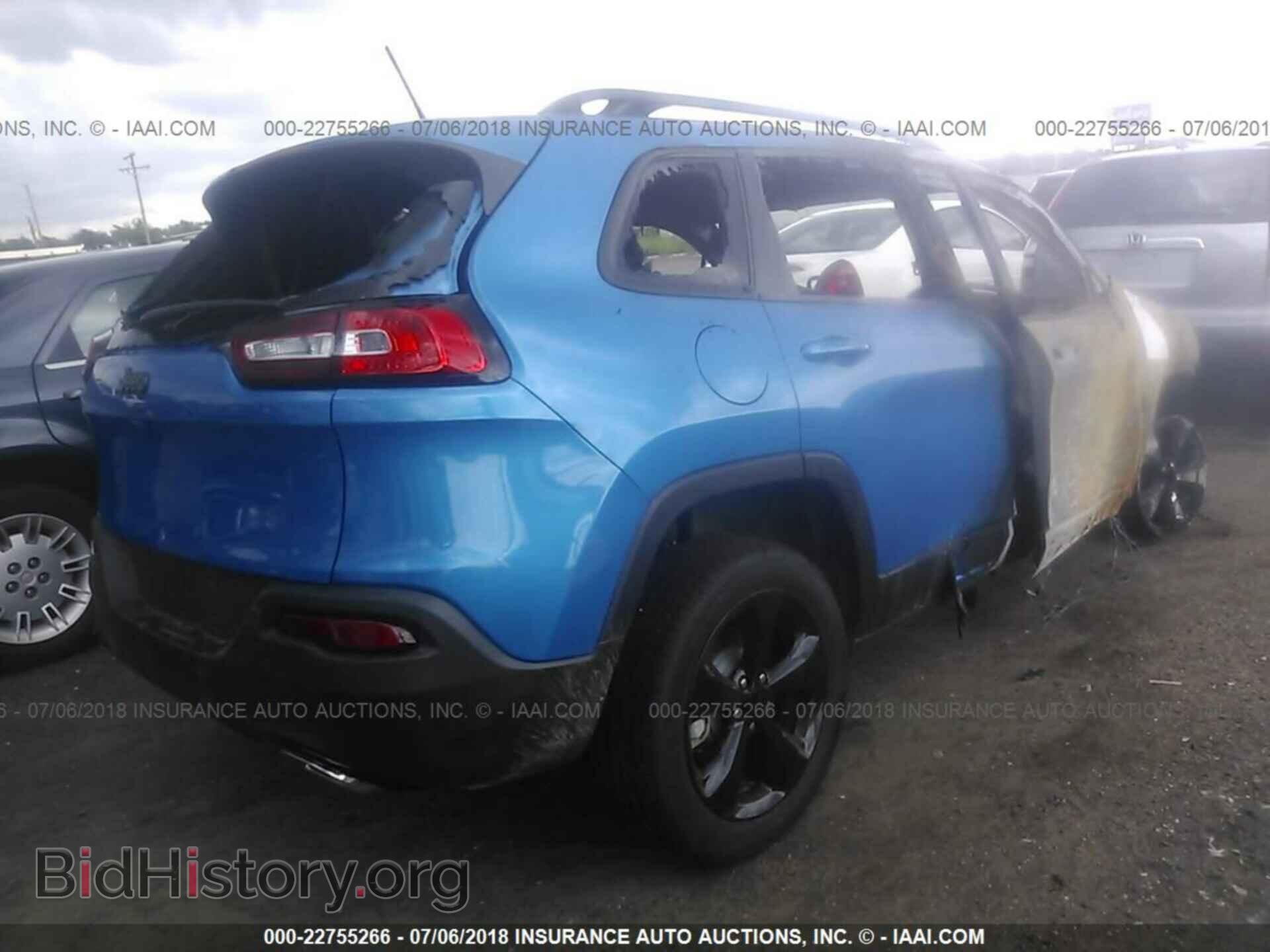 2018 Jeep Cherokee - VIN: 1C4PJLCX3JD560949 - Фото 4