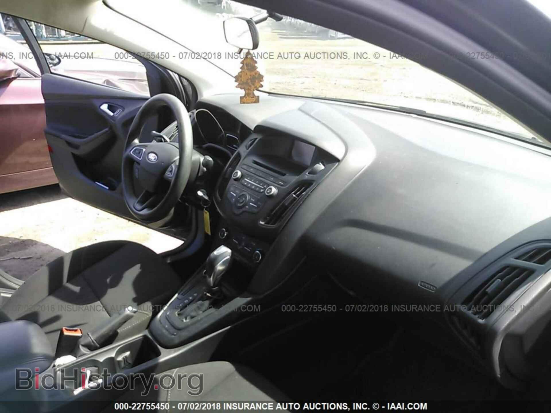 2016 Ford Focus - VIN: 1FADP3F28GL228754 - Photo 5