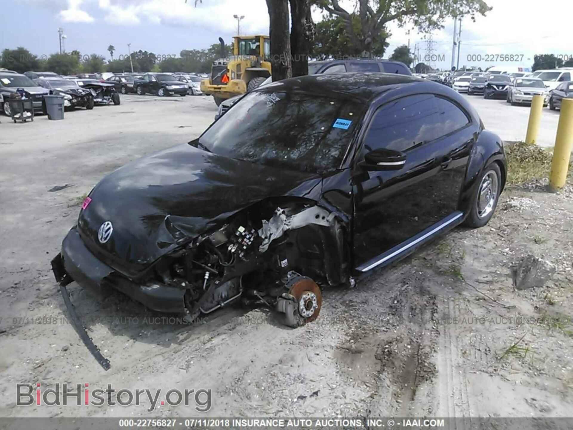 2012 Volkswagen Beetle - VIN: 3VWJP7AT0CM644744 - Фото 2