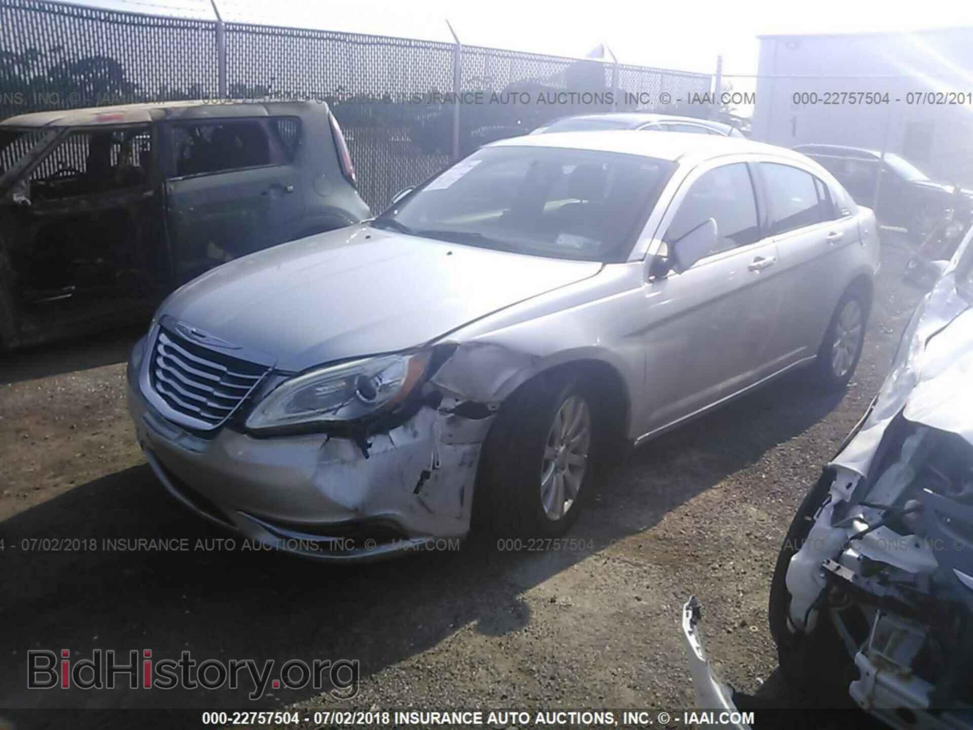2012 Chrysler 200 - VIN: 1C3CCBBG4CN131034 - Фото 2