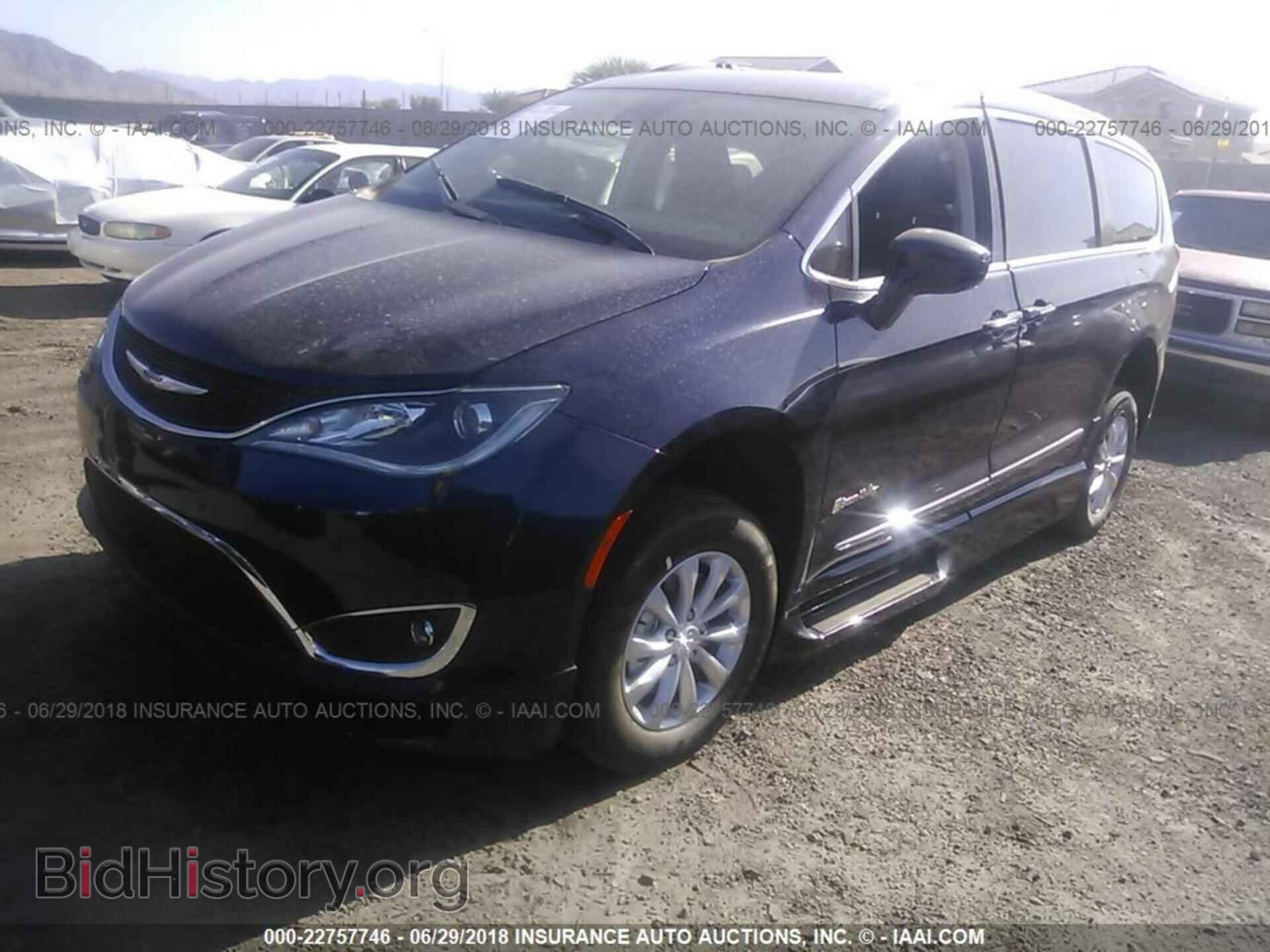 2018 CHRYSLER PACIFICA - VIN: 2C4RC1EG0JR111357 - Фото 2