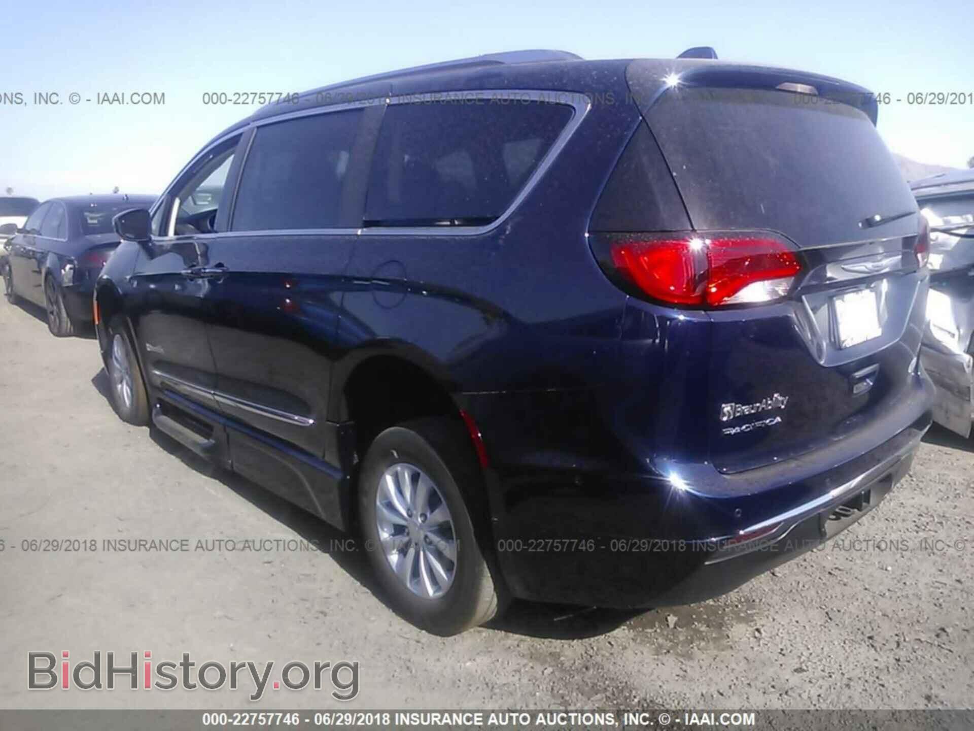 2018 CHRYSLER PACIFICA - VIN: 2C4RC1EG0JR111357 - Фото 3