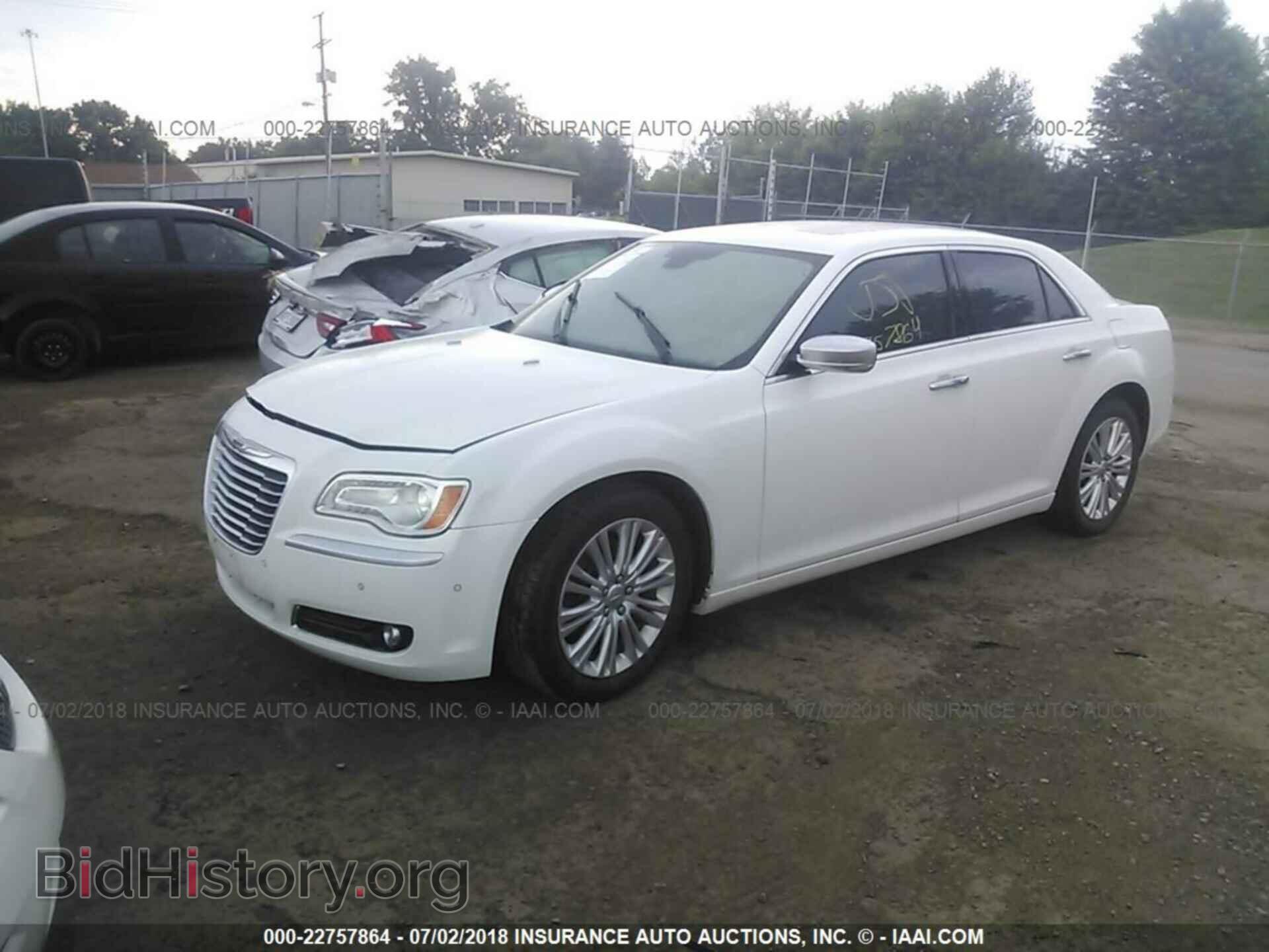 2013 Chrysler 300c - VIN: 2C3CCASGXDH573689 - Фото 2