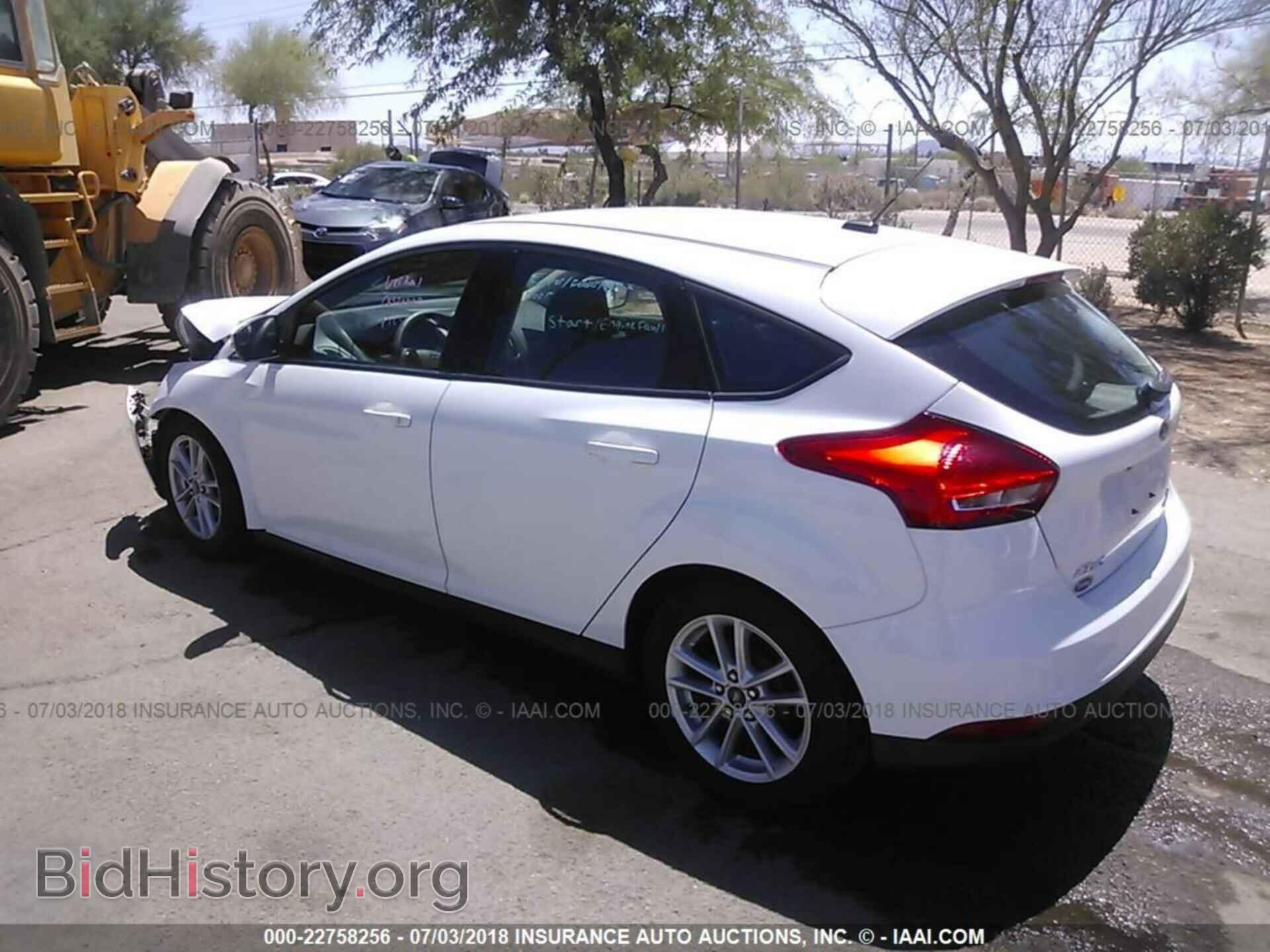 2016 Ford Focus - VIN: 1FADP3K23GL217070 - Photo 3