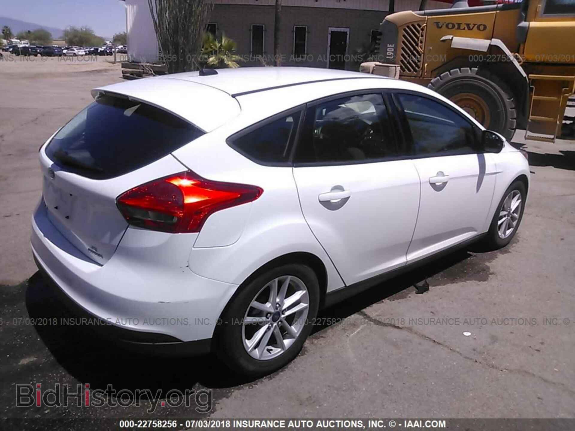 2016 Ford Focus - VIN: 1FADP3K23GL217070 - Photo 4
