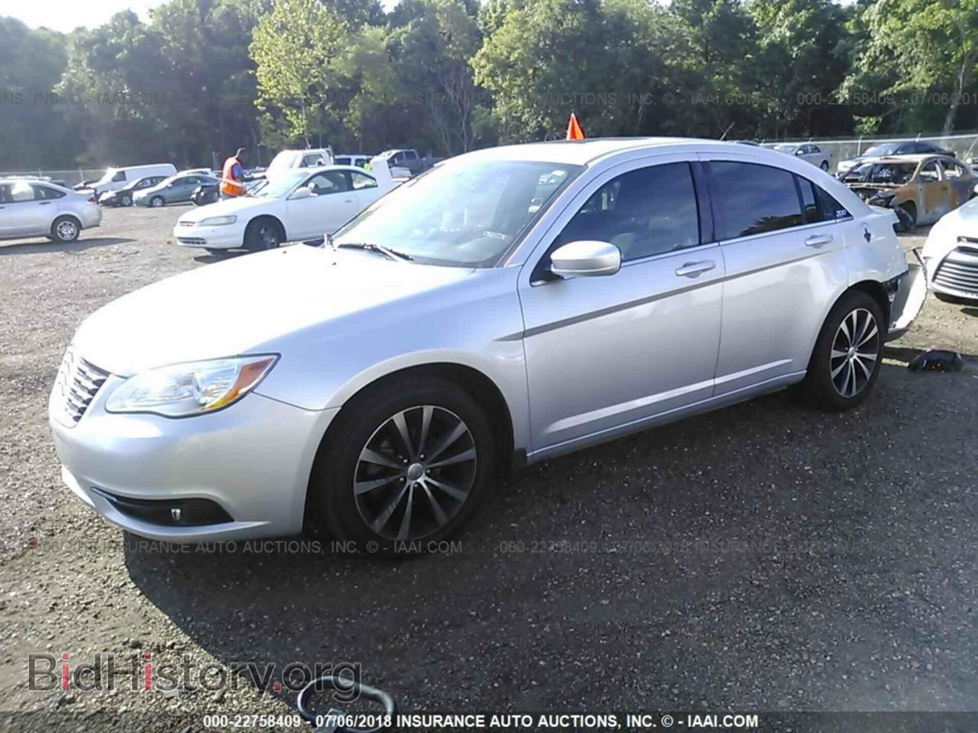 2012 Chrysler 200 - VIN: 1C3CCBBG2CN307739 - Фото 2