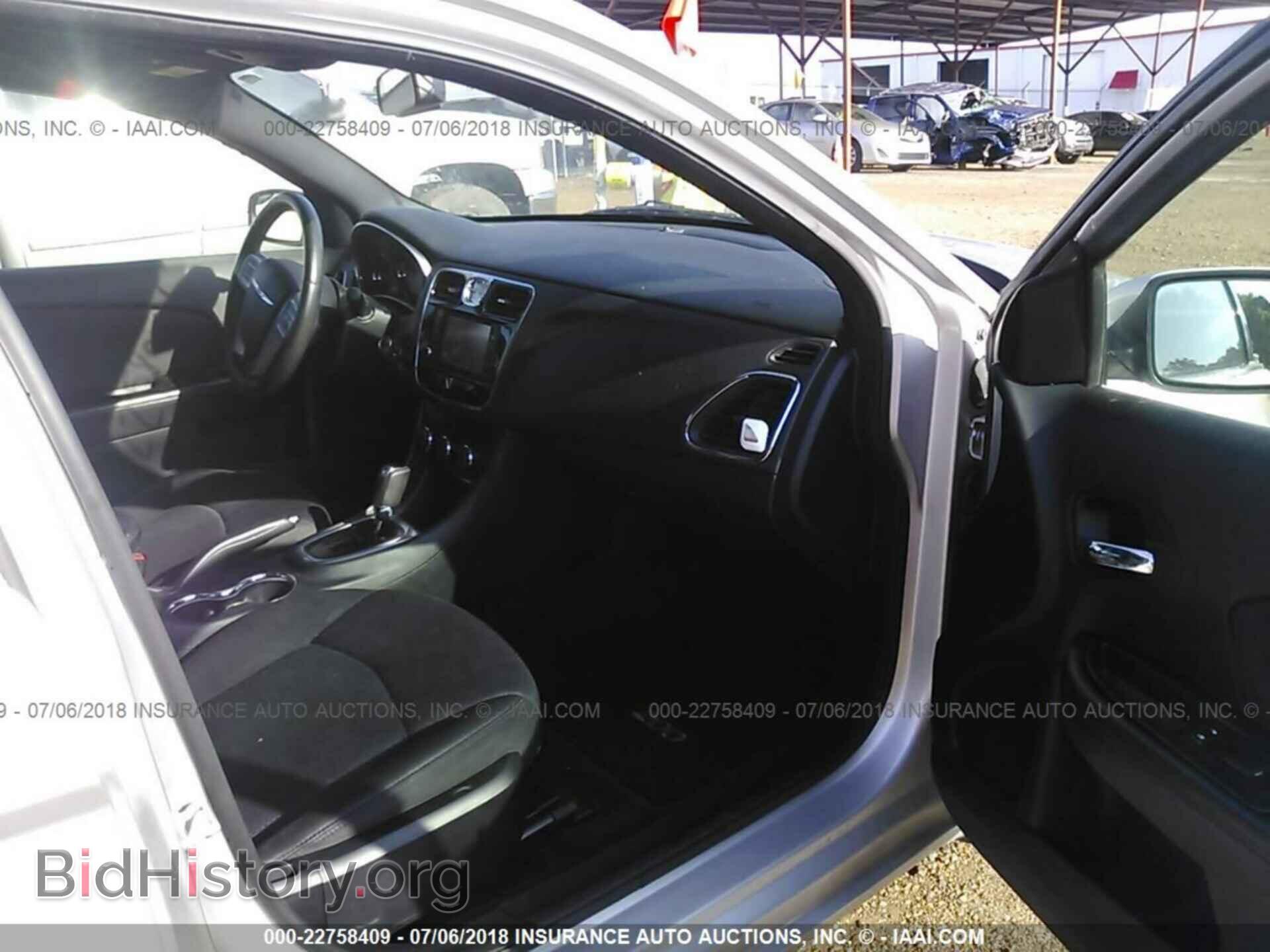 2012 Chrysler 200 - VIN: 1C3CCBBG2CN307739 - Фото 5