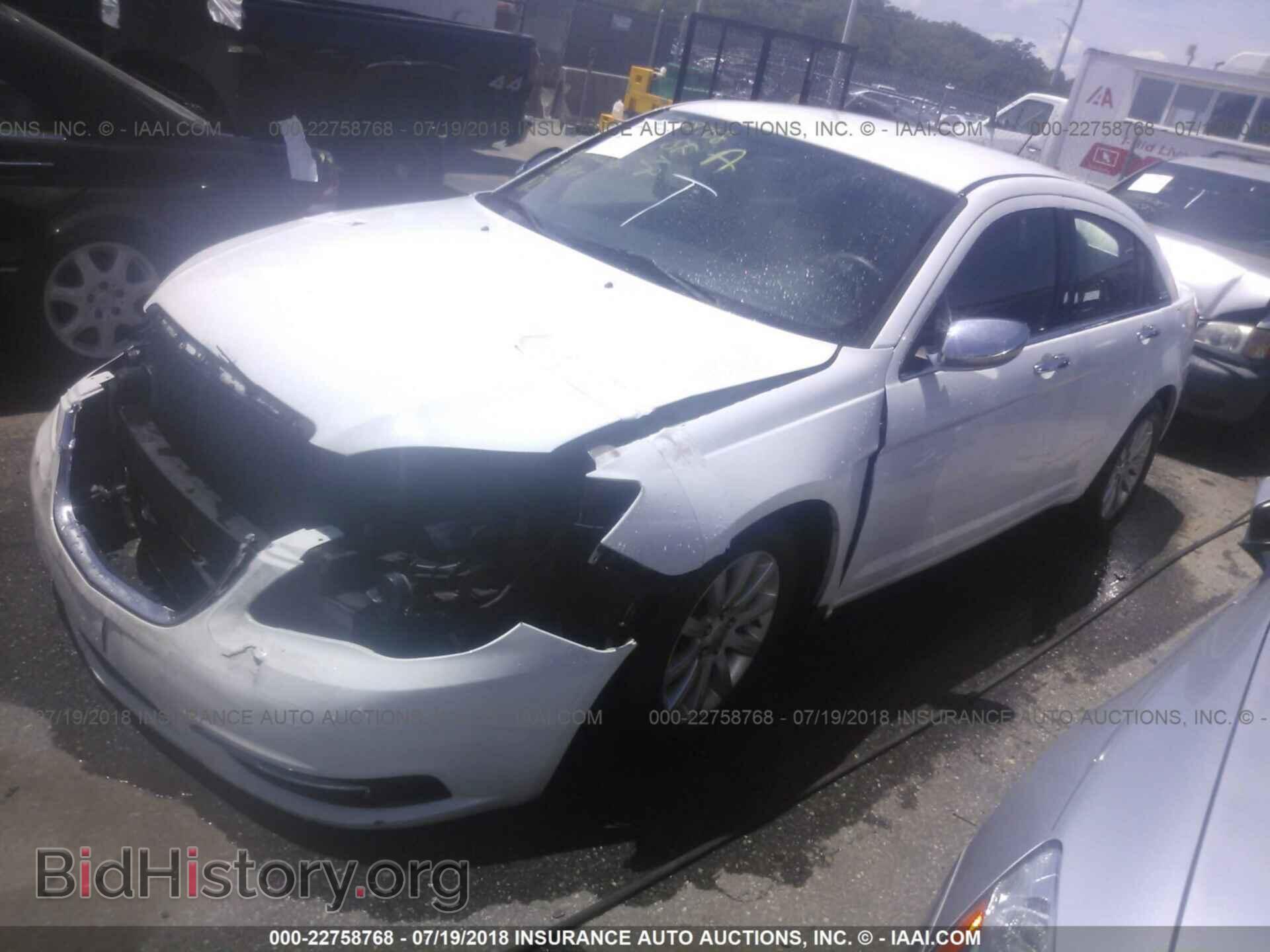 2013 Chrysler 200 - VIN: 1C3CCBCG3DN507545 - Photo 2