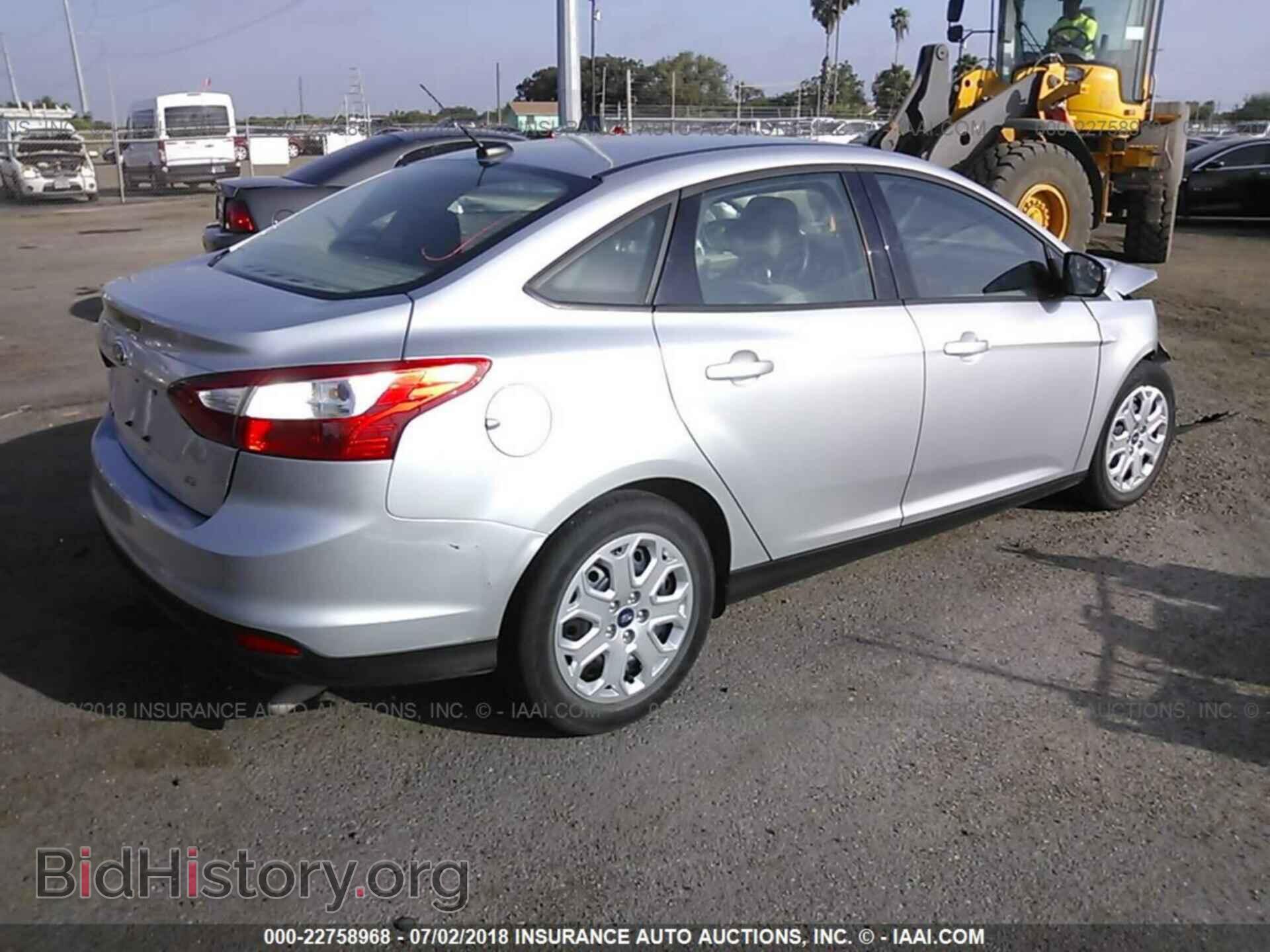 2012 Ford Focus - VIN: 1FAHP3F26CL243376 - Photo 4