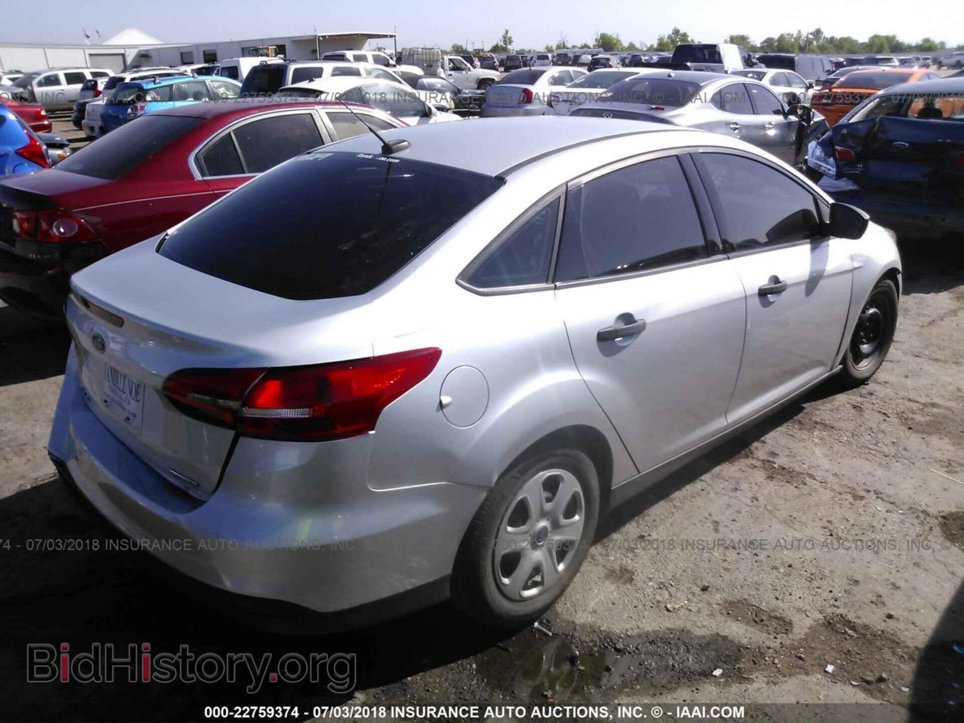 2015 Ford Focus - VIN: 1FADP3E26FL356958 - Photo 4