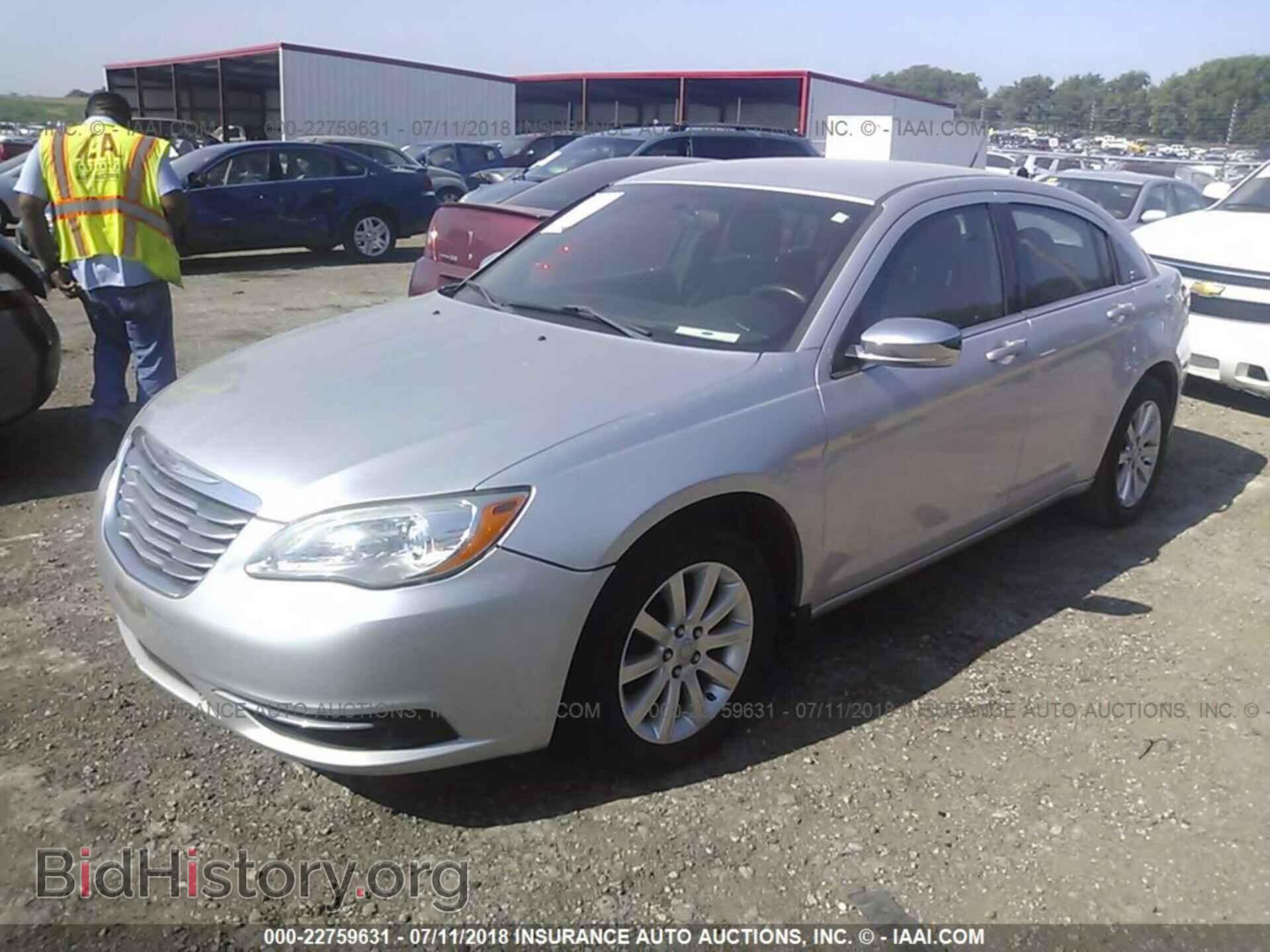 2011 Chrysler 200 - VIN: 1C3BC1FB4BN512921 - Photo 2