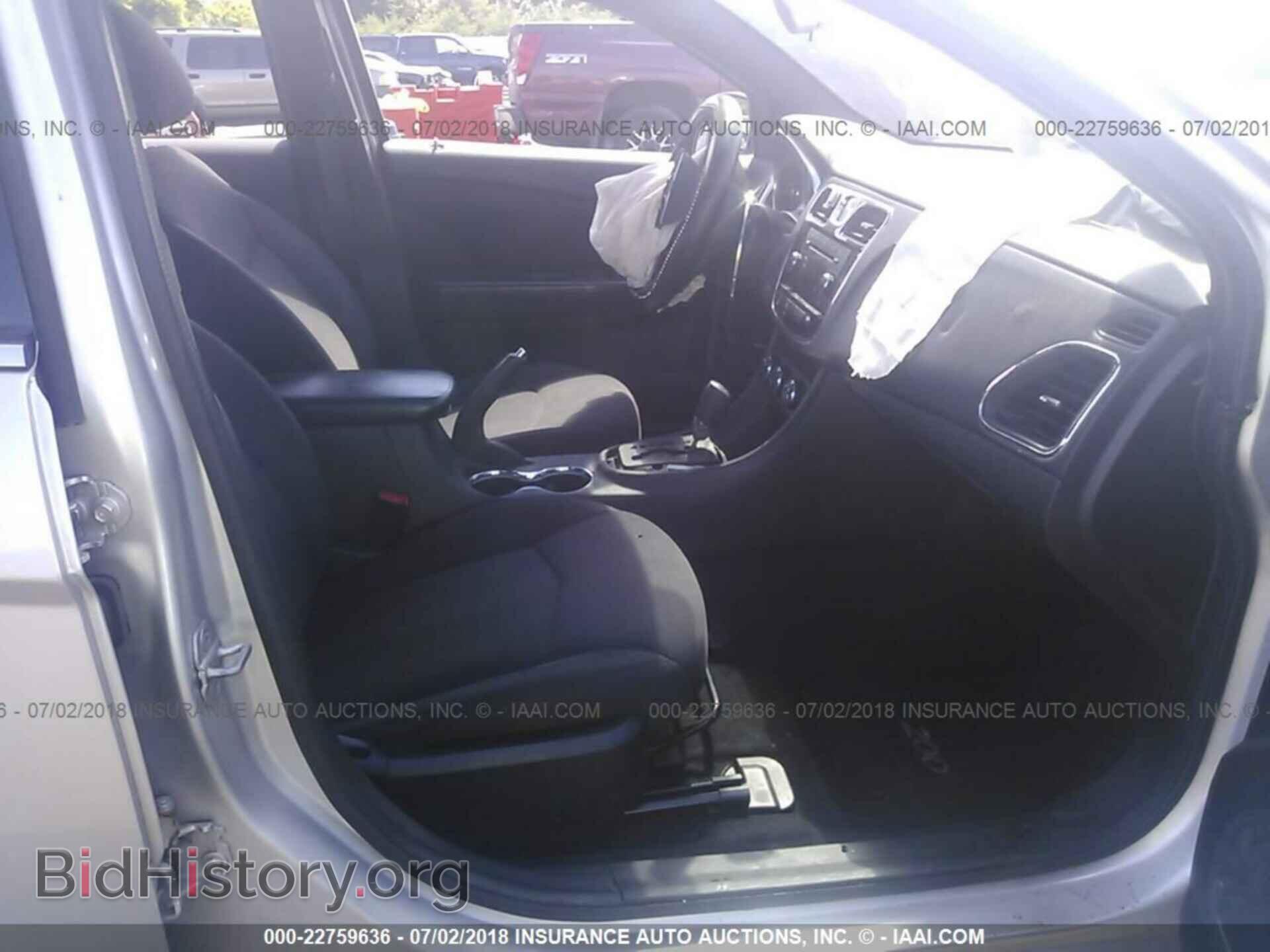 2012 Chrysler 200 - VIN: 1C3CCBAB3CN330792 - Photo 5