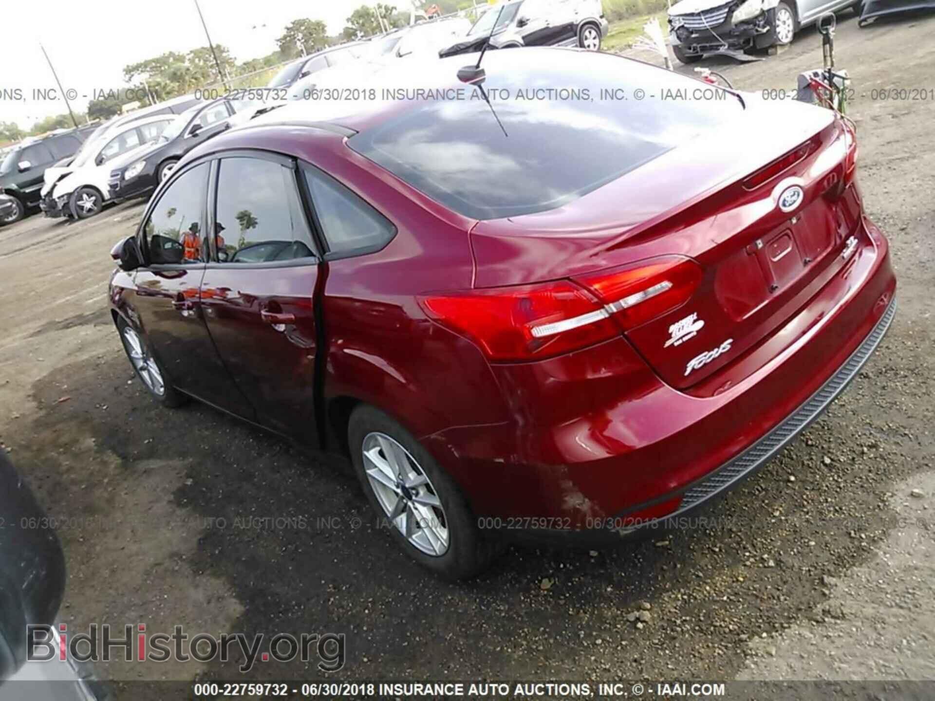 2016 Ford Focus - VIN: 1FADP3F24GL229870 - Photo 3