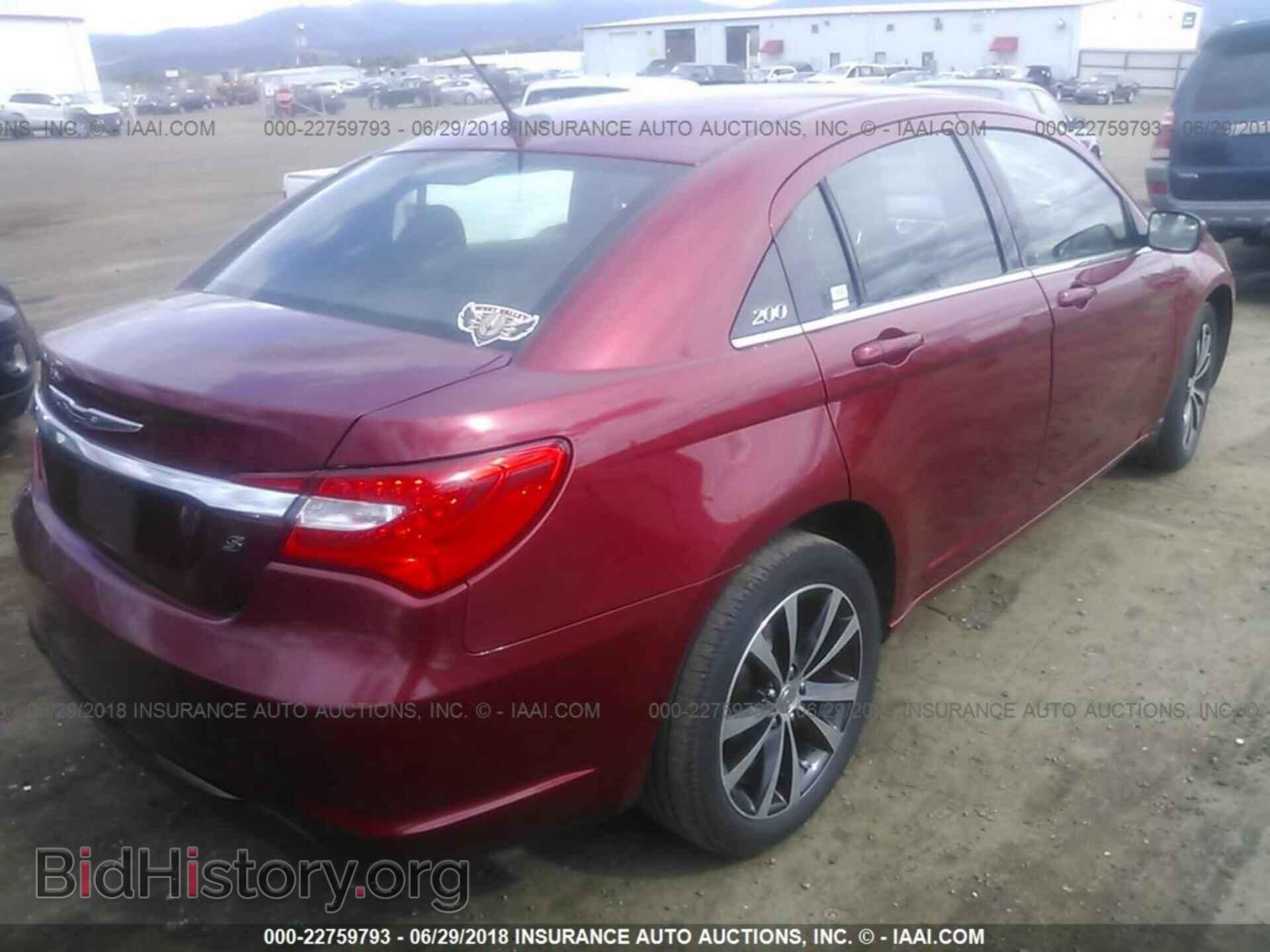 2014 Chrysler 200 - VIN: 1C3CCBBB9EN185338 - Photo 4