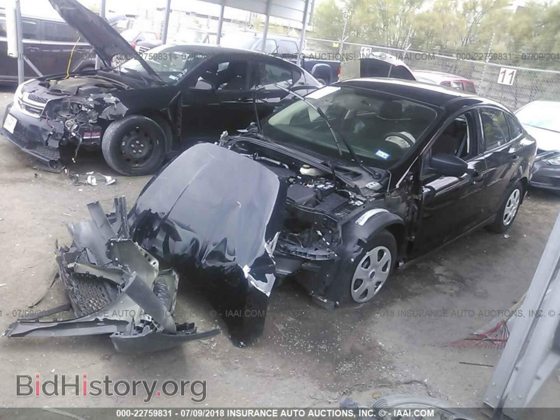 2018 Ford Focus - VIN: 1FADP3E21JL249244 - Фото 2