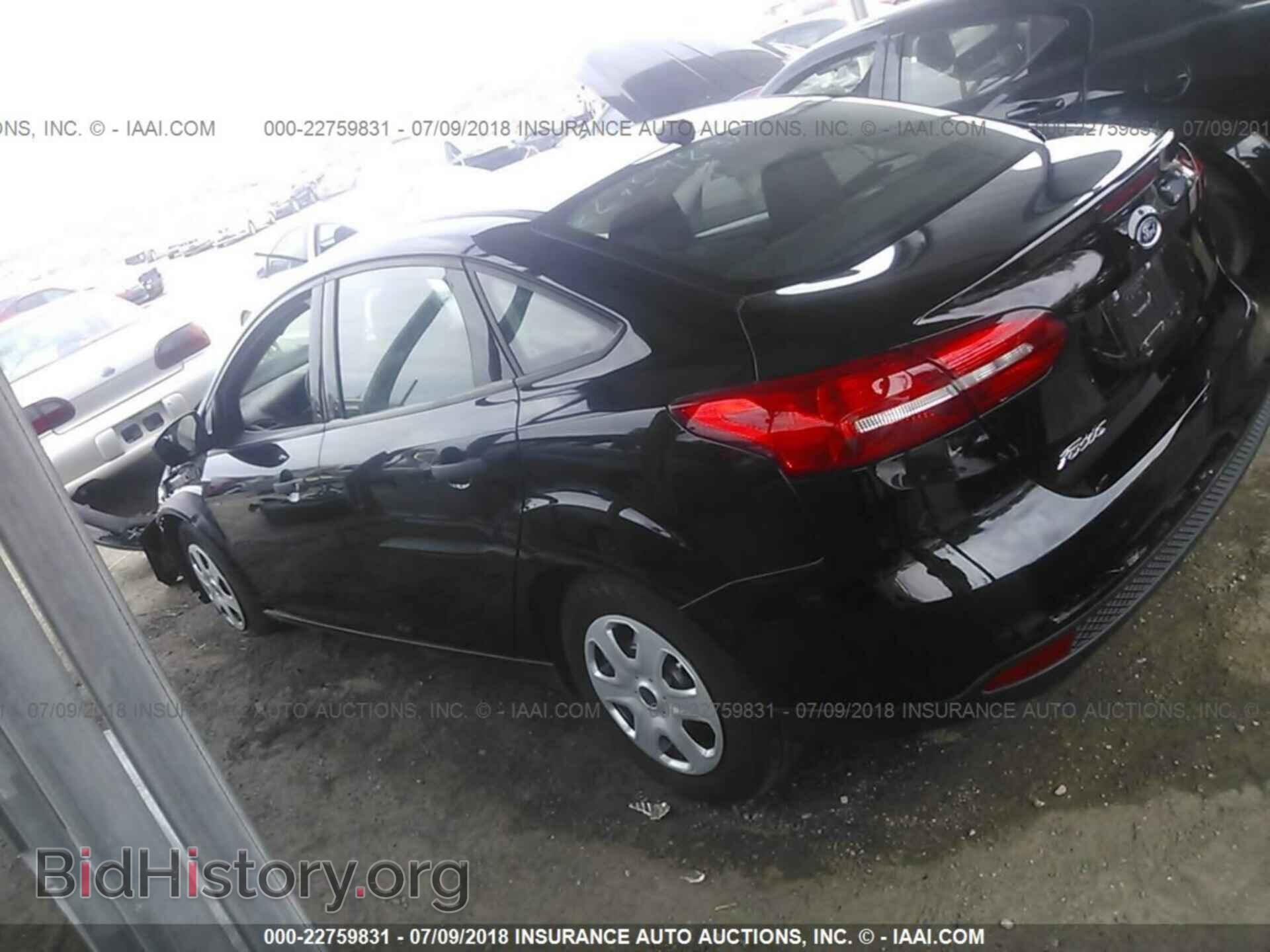 2018 Ford Focus - VIN: 1FADP3E21JL249244 - Фото 3