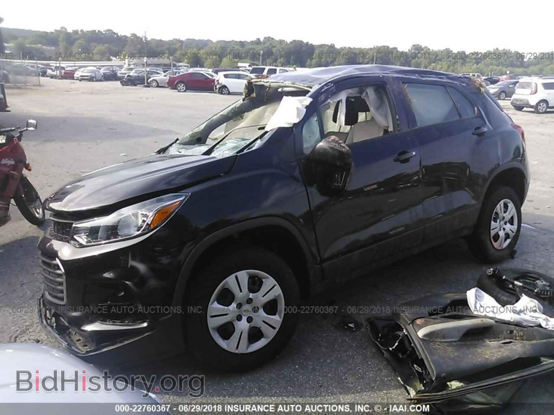 2018 Chevrolet Trax - VIN: 3GNCJKSB7JL217285 - Фото 2