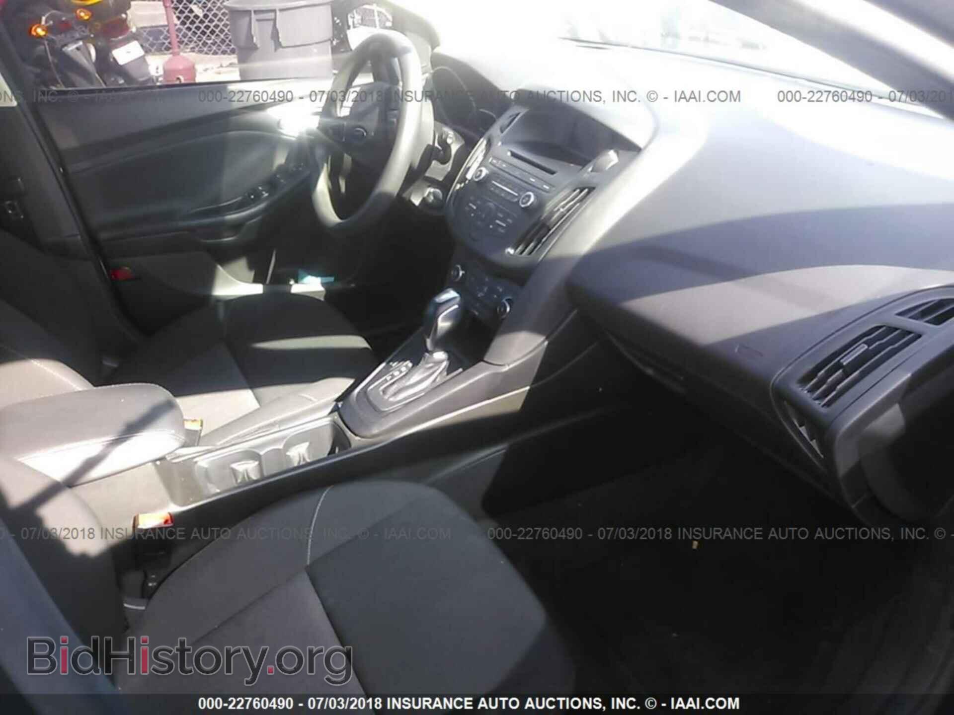 2016 Ford Focus - VIN: 1FADP3K20GL272348 - Photo 5