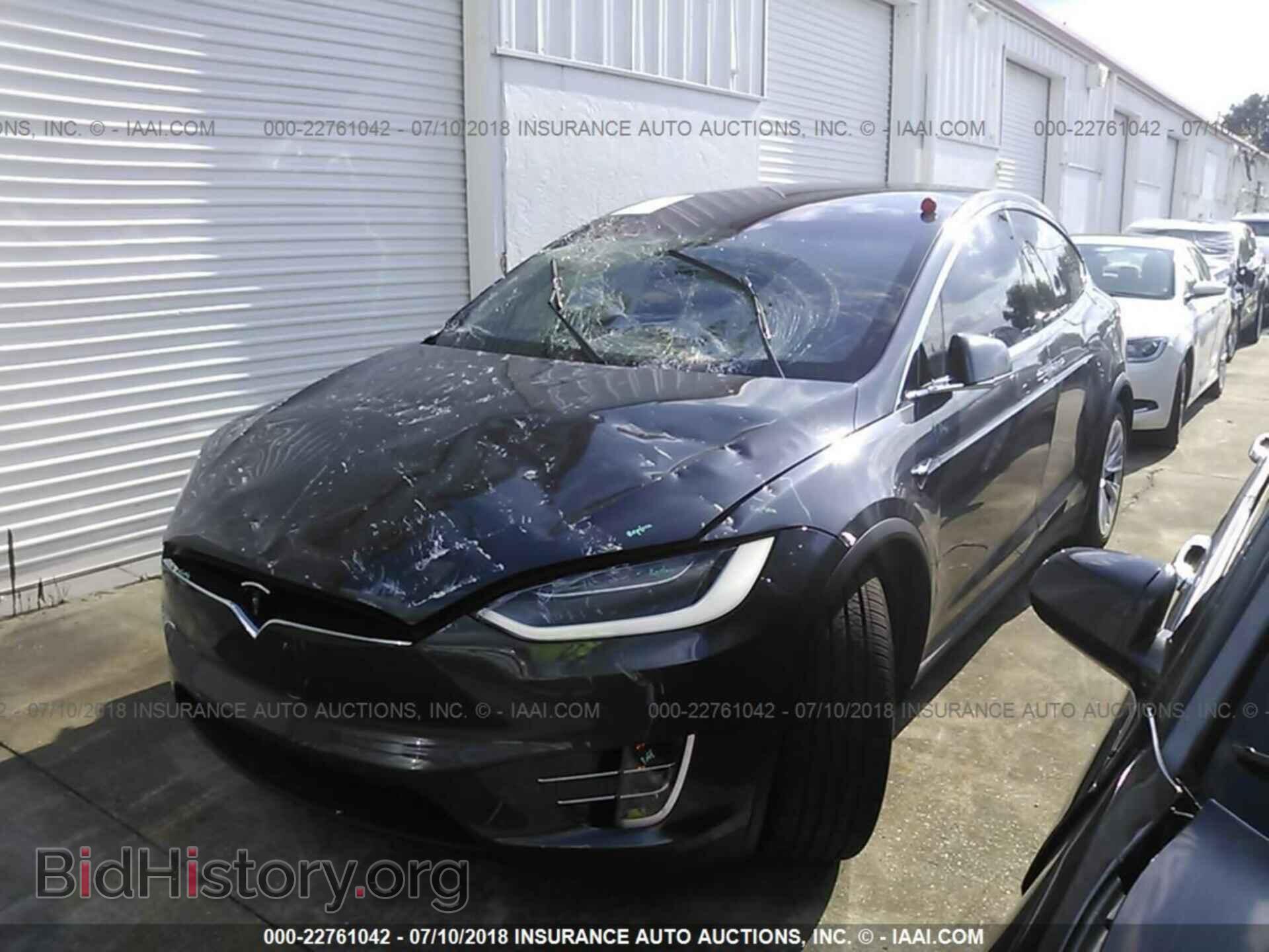 2017 Tesla Model x - VIN: 5YJXCBE23HF065045 - Photo 2