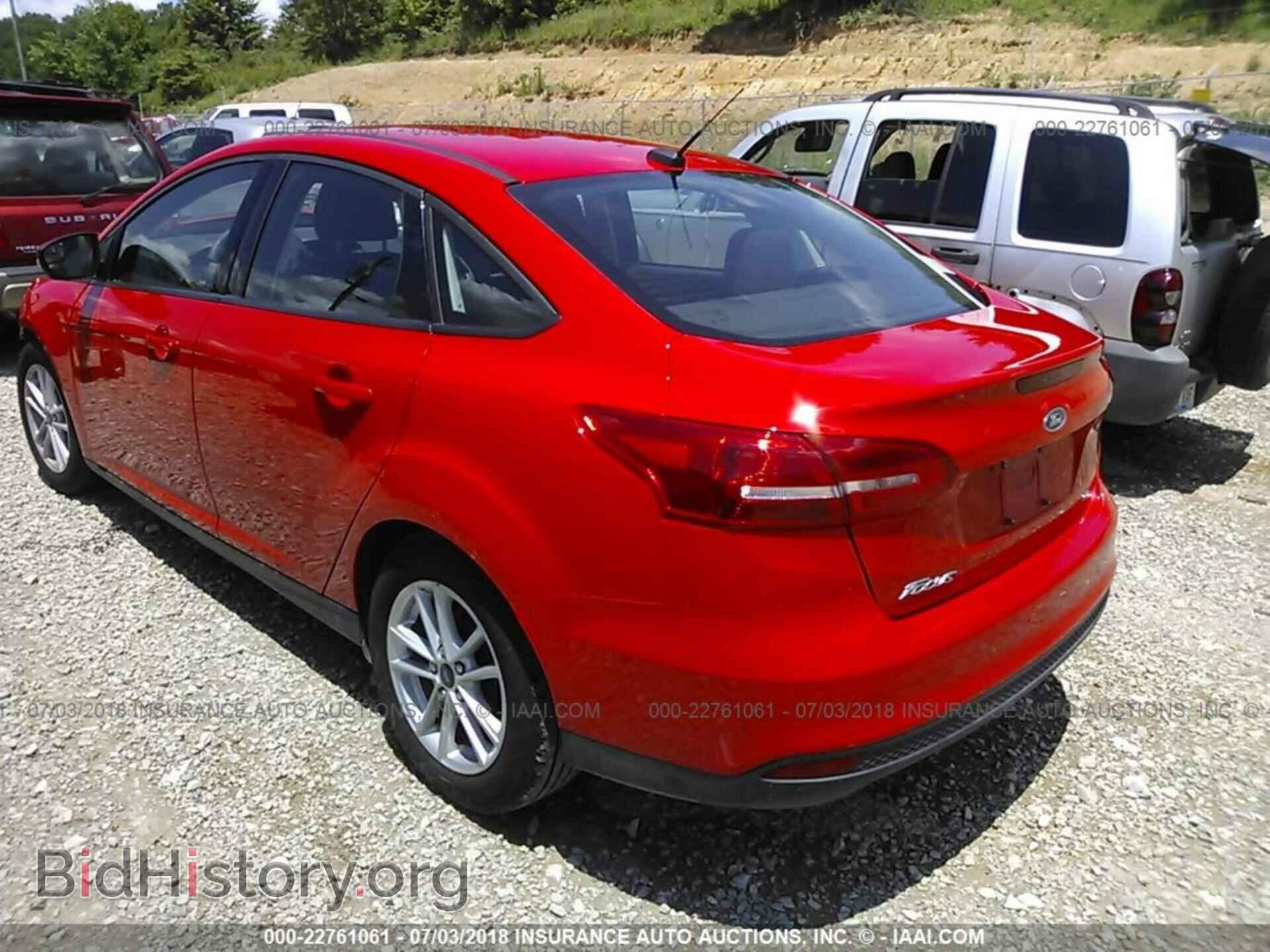 2017 Ford Focus - VIN: 1FADP3F2XHL347021 - Photo 3