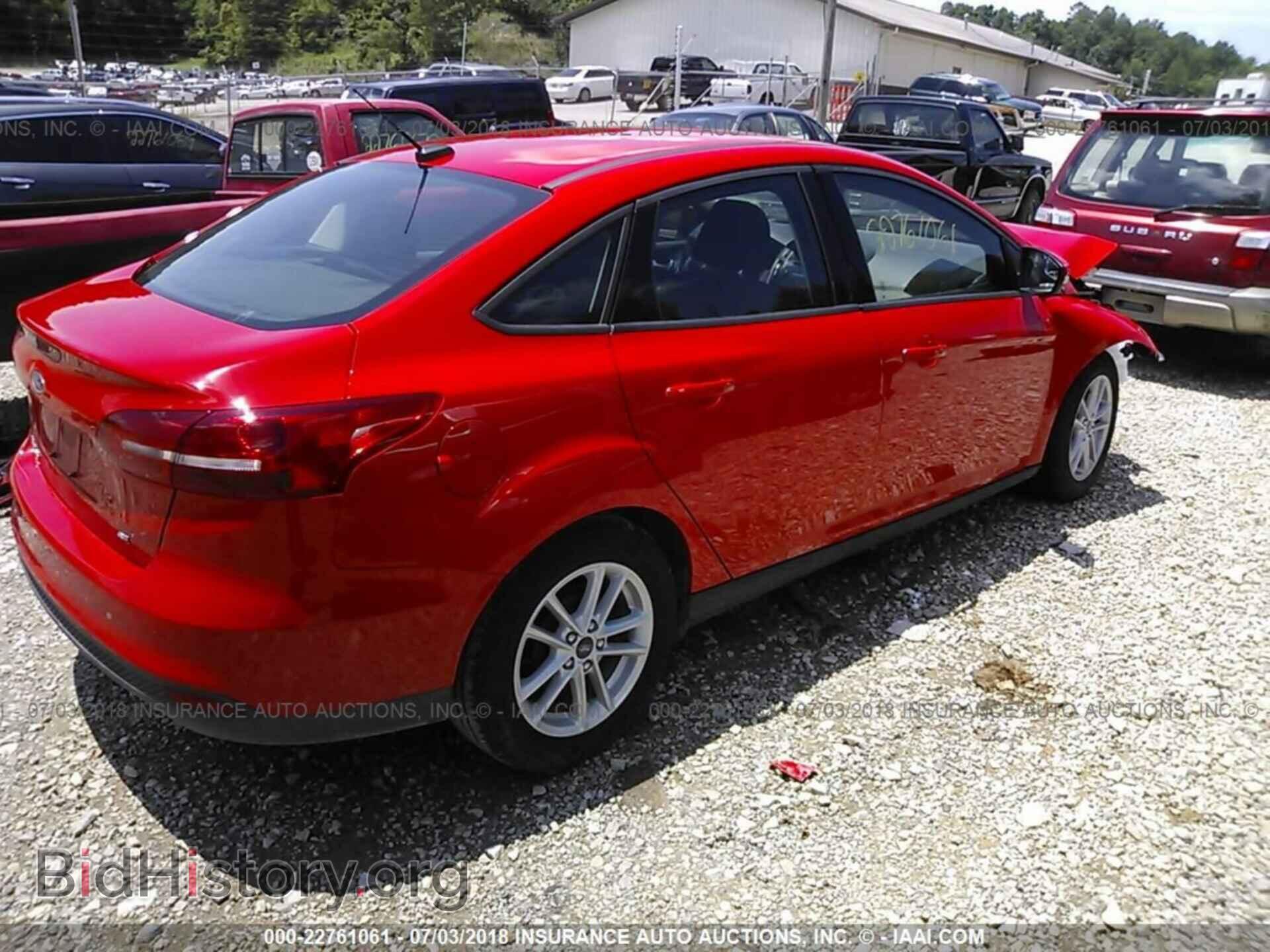 2017 Ford Focus - VIN: 1FADP3F2XHL347021 - Photo 4