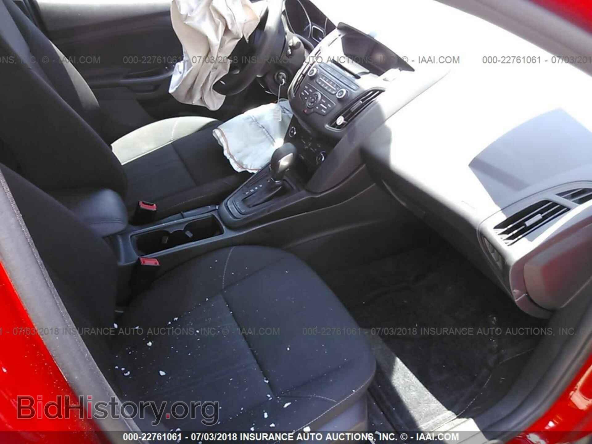 2017 Ford Focus - VIN: 1FADP3F2XHL347021 - Photo 5