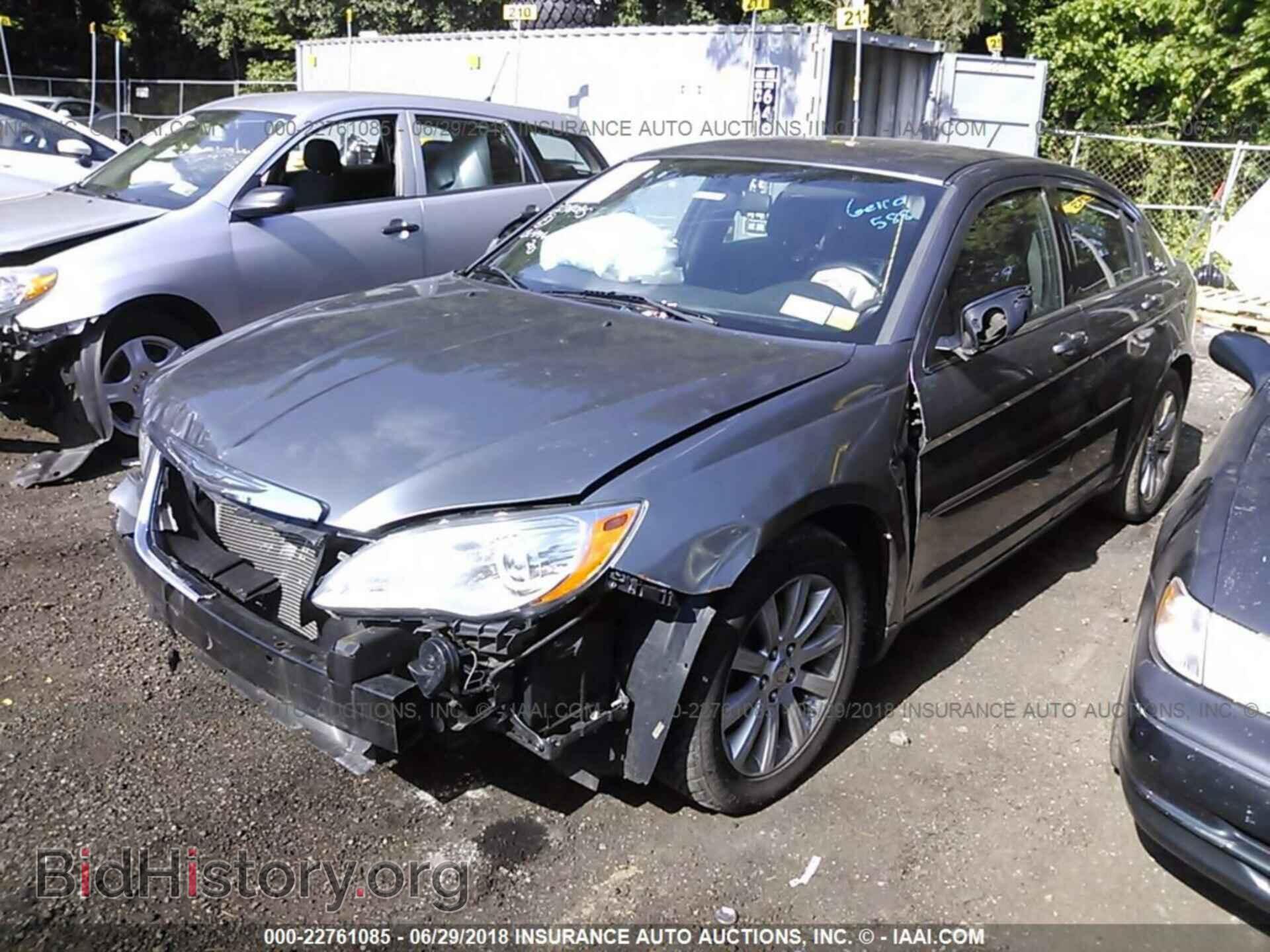 2013 Chrysler 200 - VIN: 1C3CCBBB4DN761030 - Photo 2